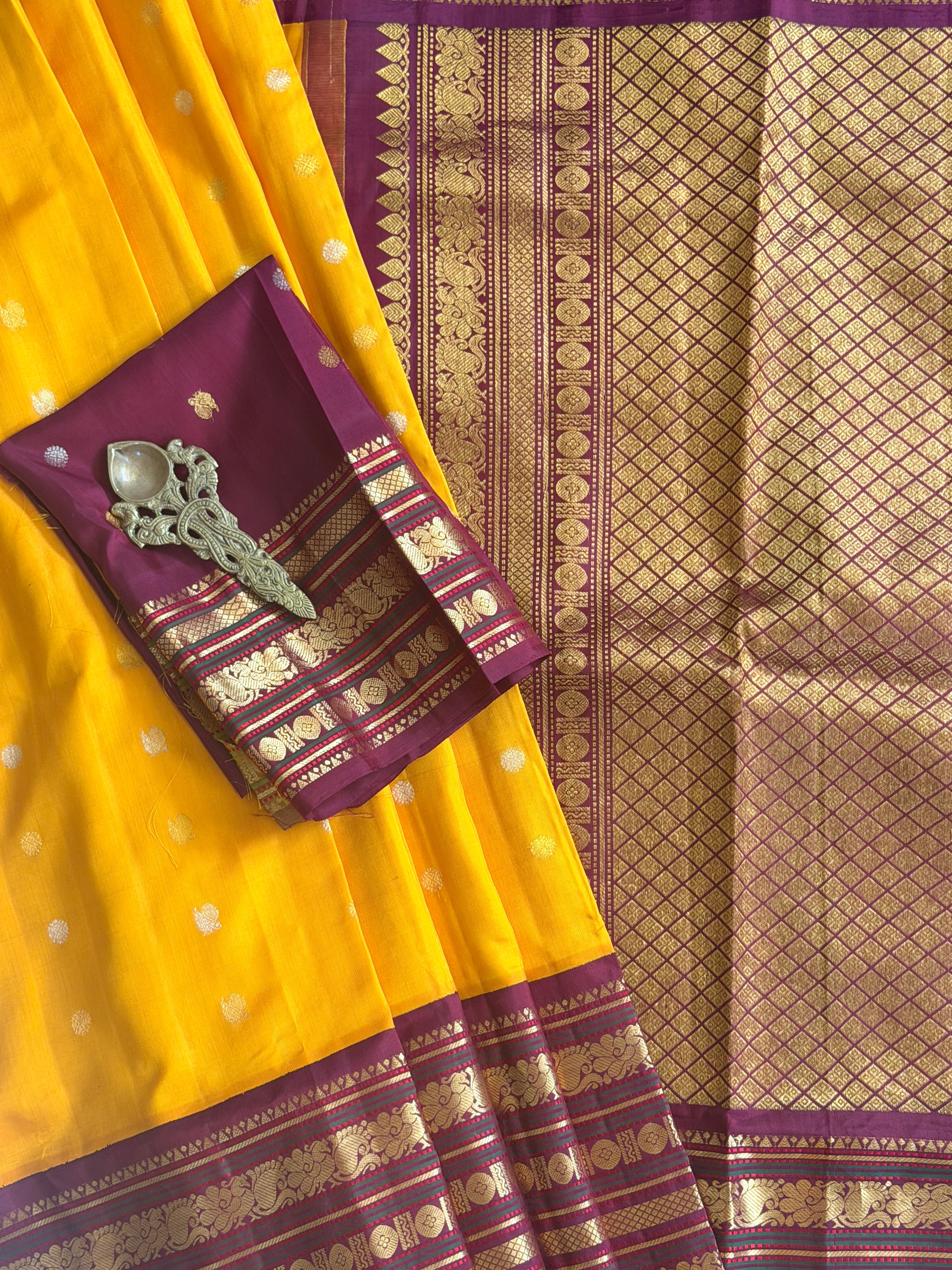 Kuttu Gadwal Pure Silk Handloom Saree