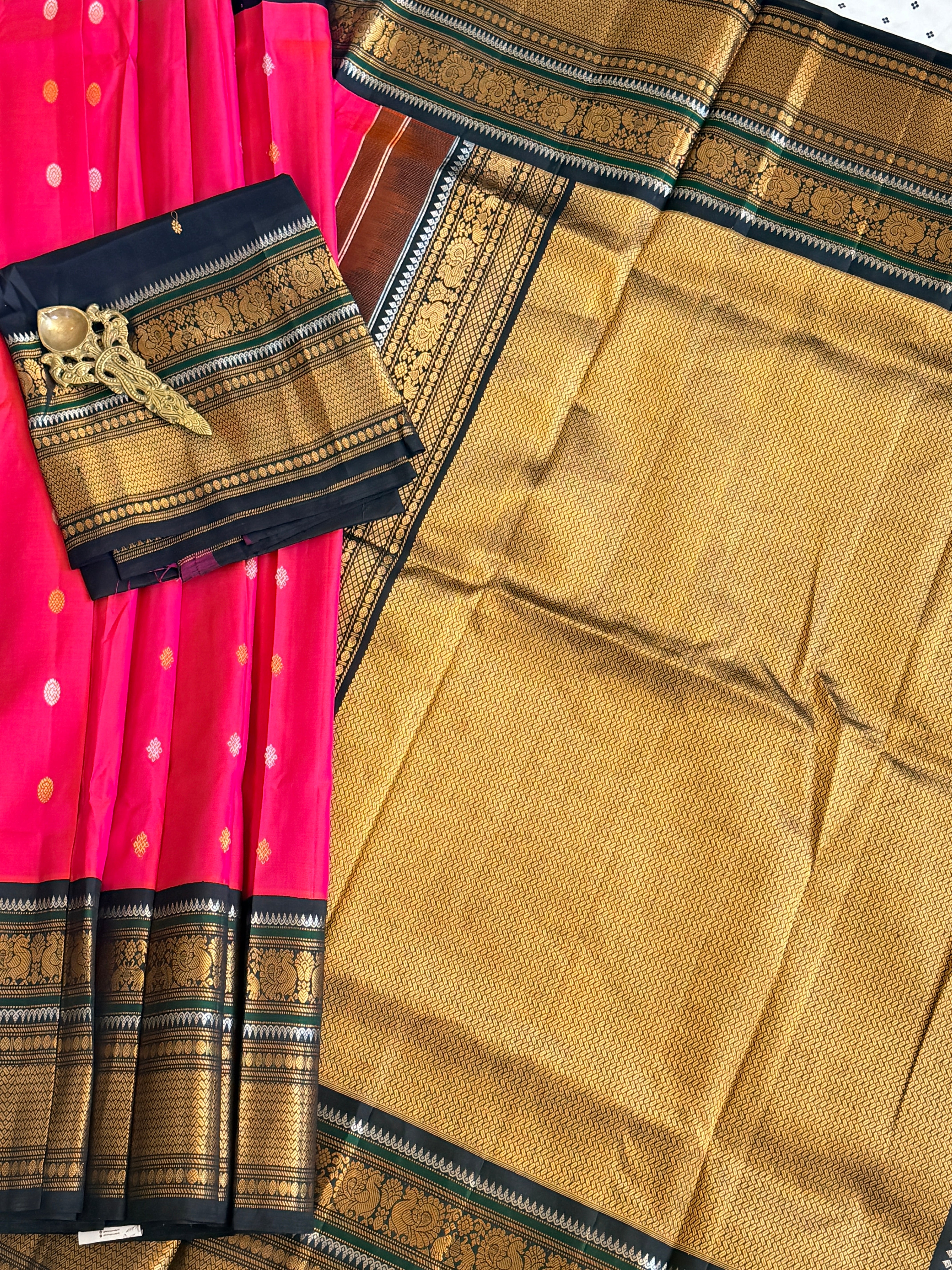 Kuttu Gadwal Pure Silk Handloom Saree