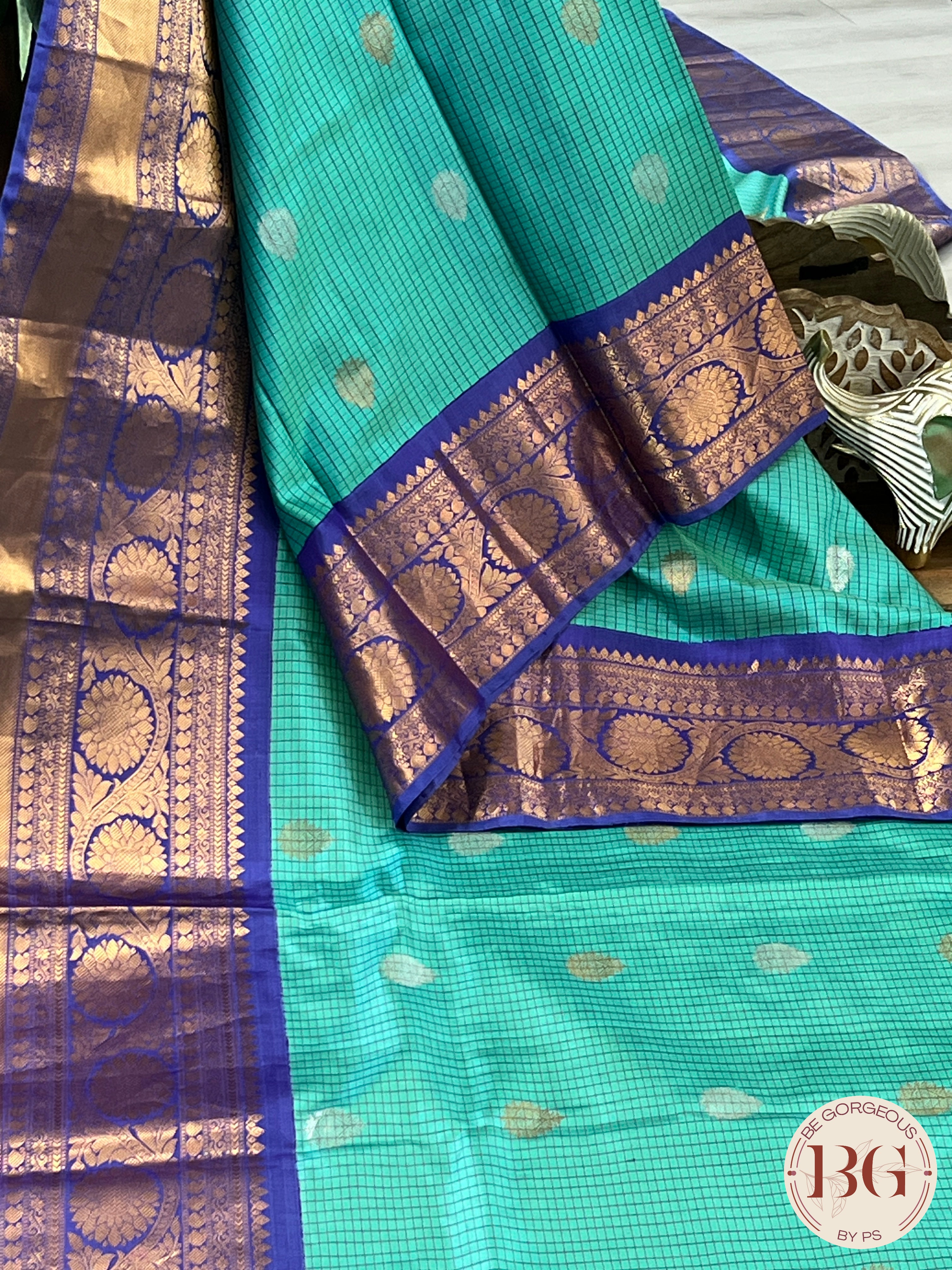 Gadwal Pure Silk Handloom Saree color - green