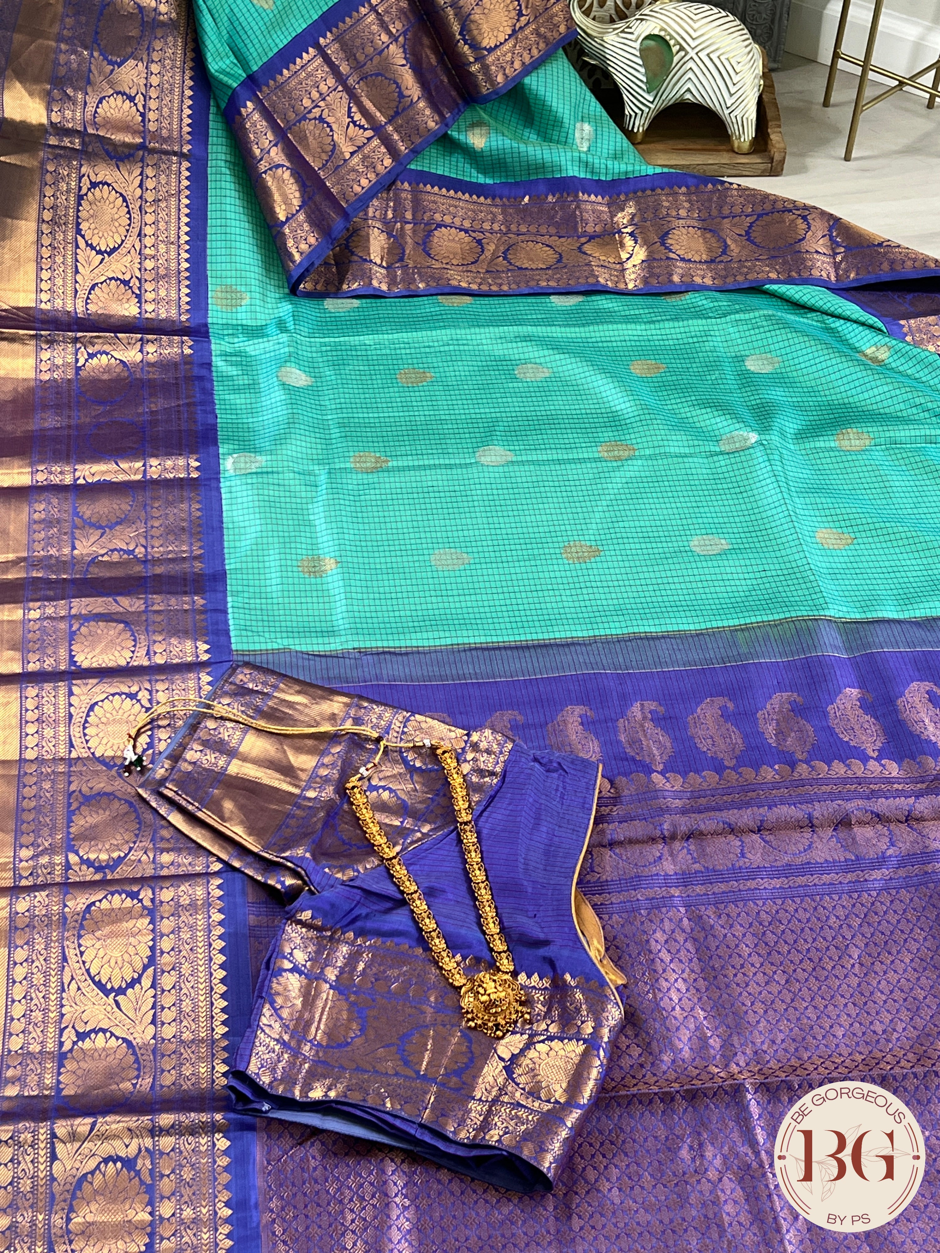 Gadwal Pure Silk Handloom Saree color - green