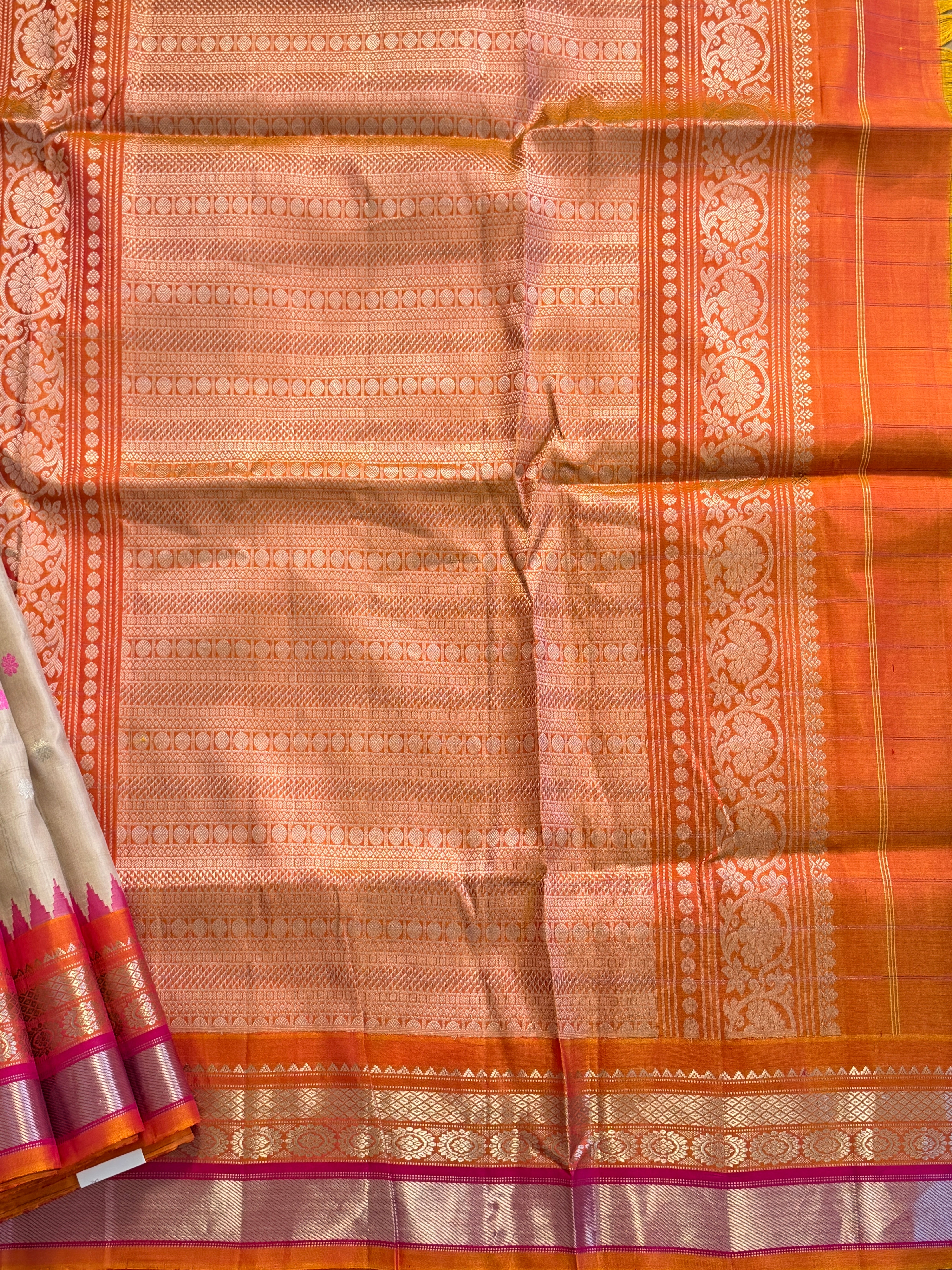 Kuttu Gadwal Pure Silk Handloom Saree