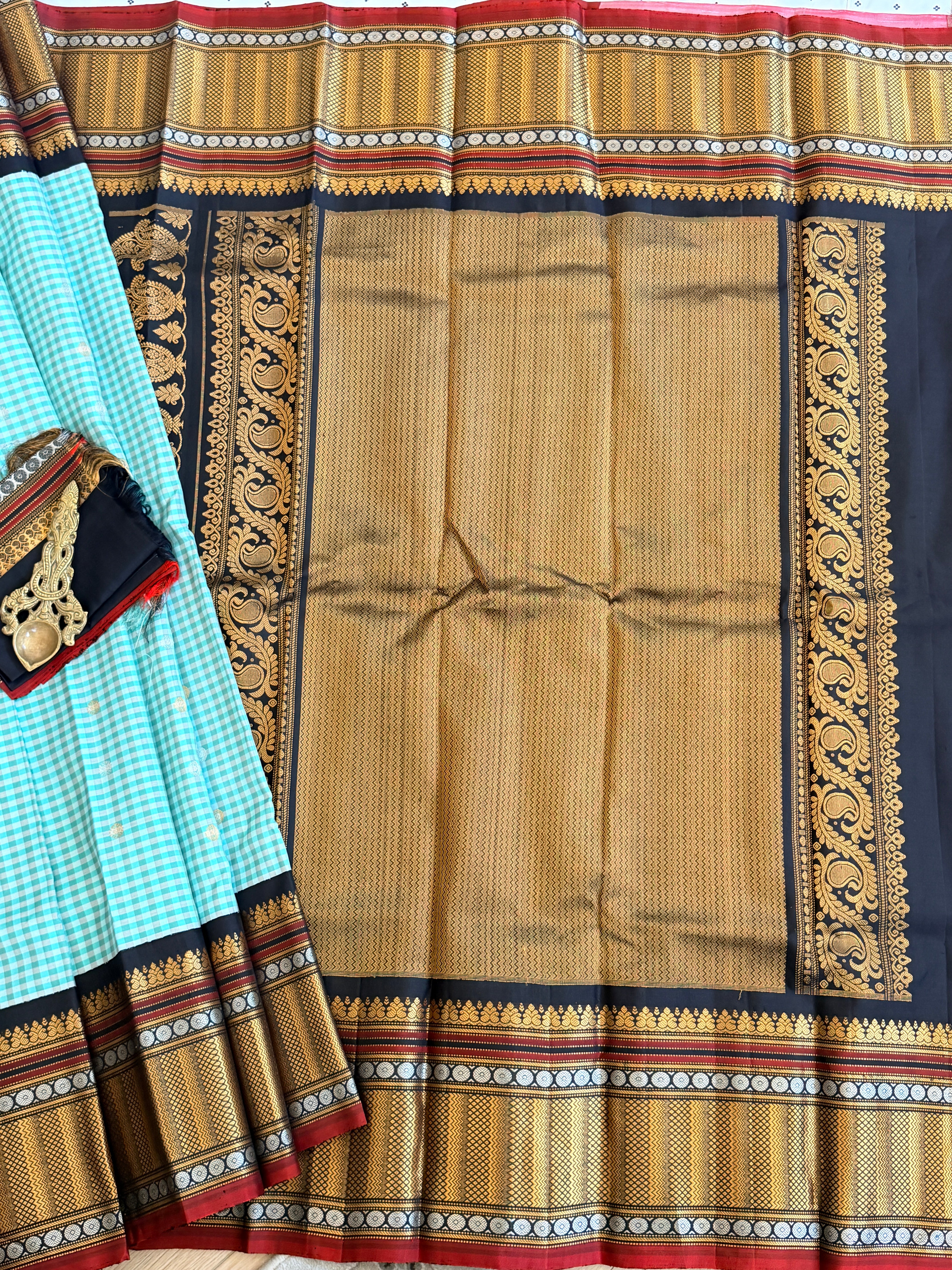 Kuttu Gadwal Pure Silk Handloom Saree