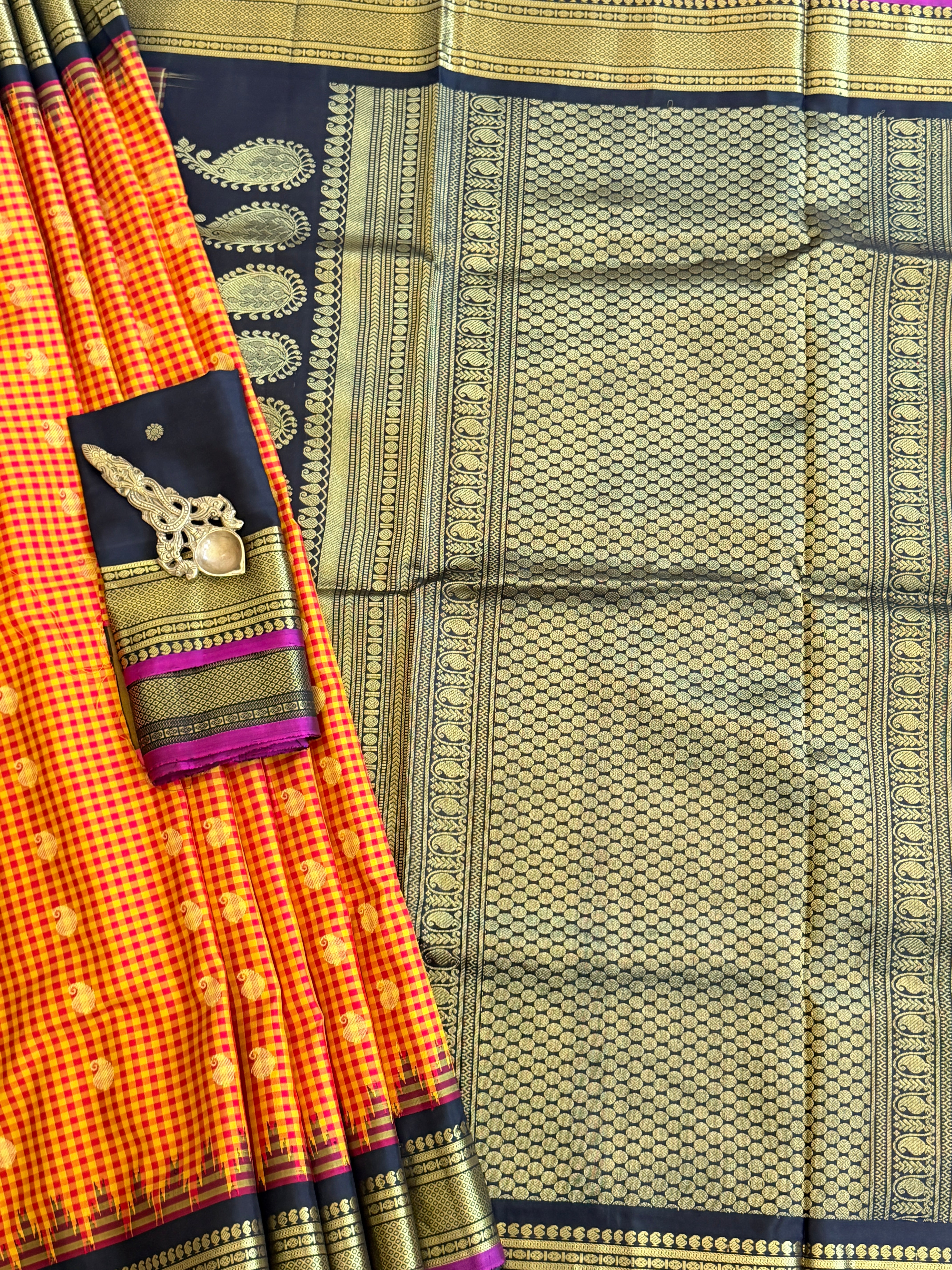 Kuttu Gadwal Pure Silk Handloom Saree