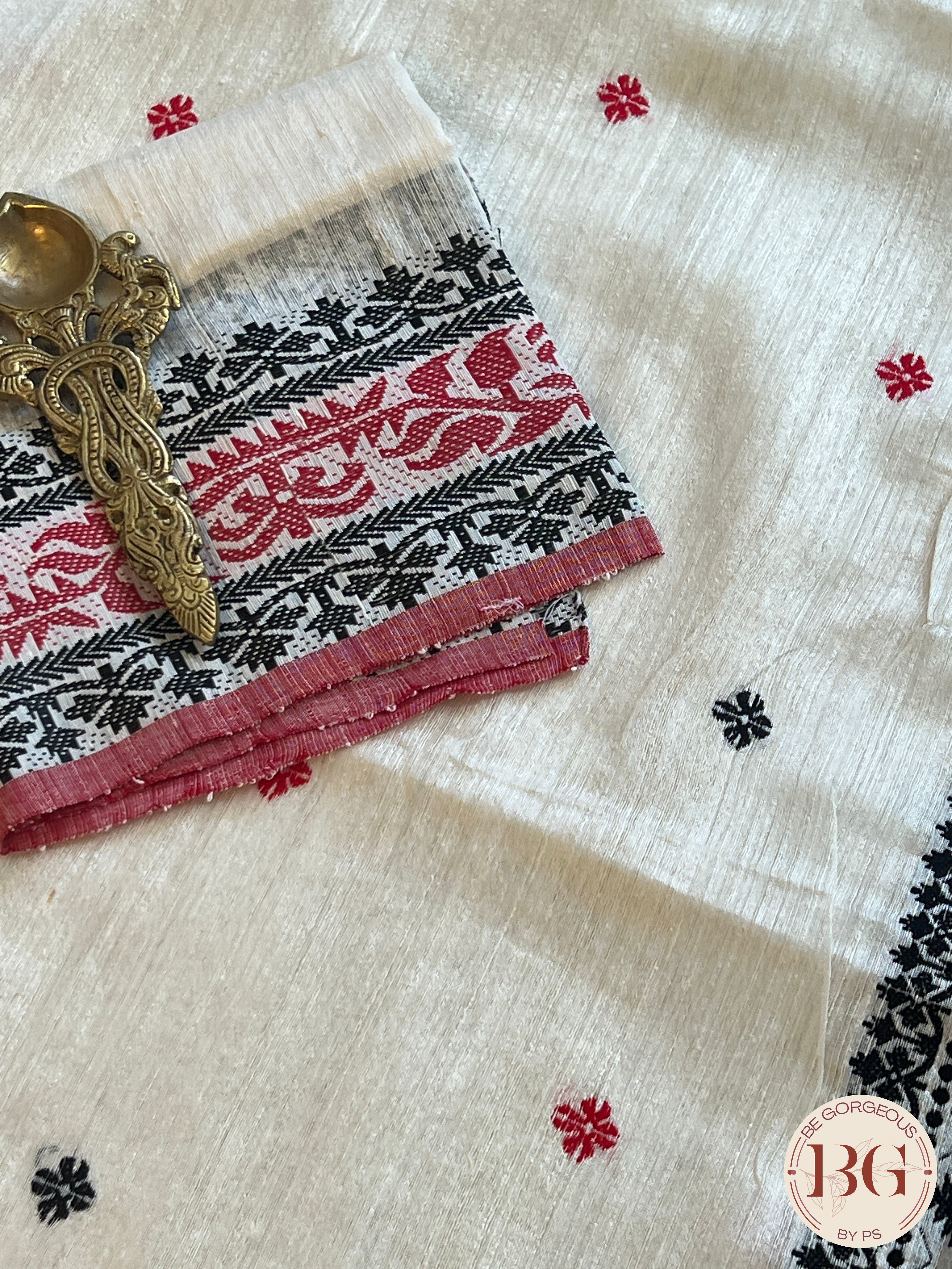 Matka Silk saree color - white red