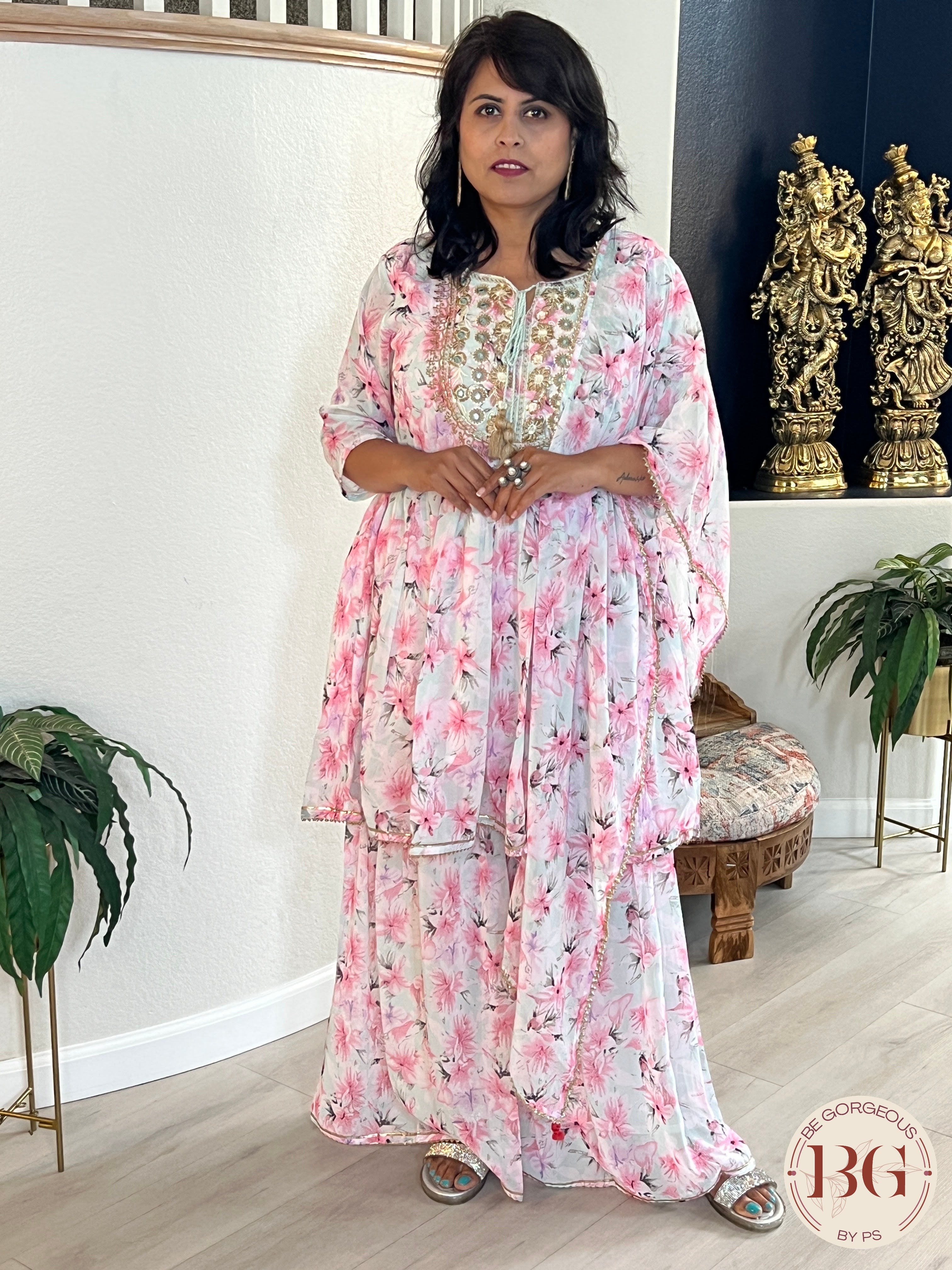 Garara Set in floral prints comes with matching stole.