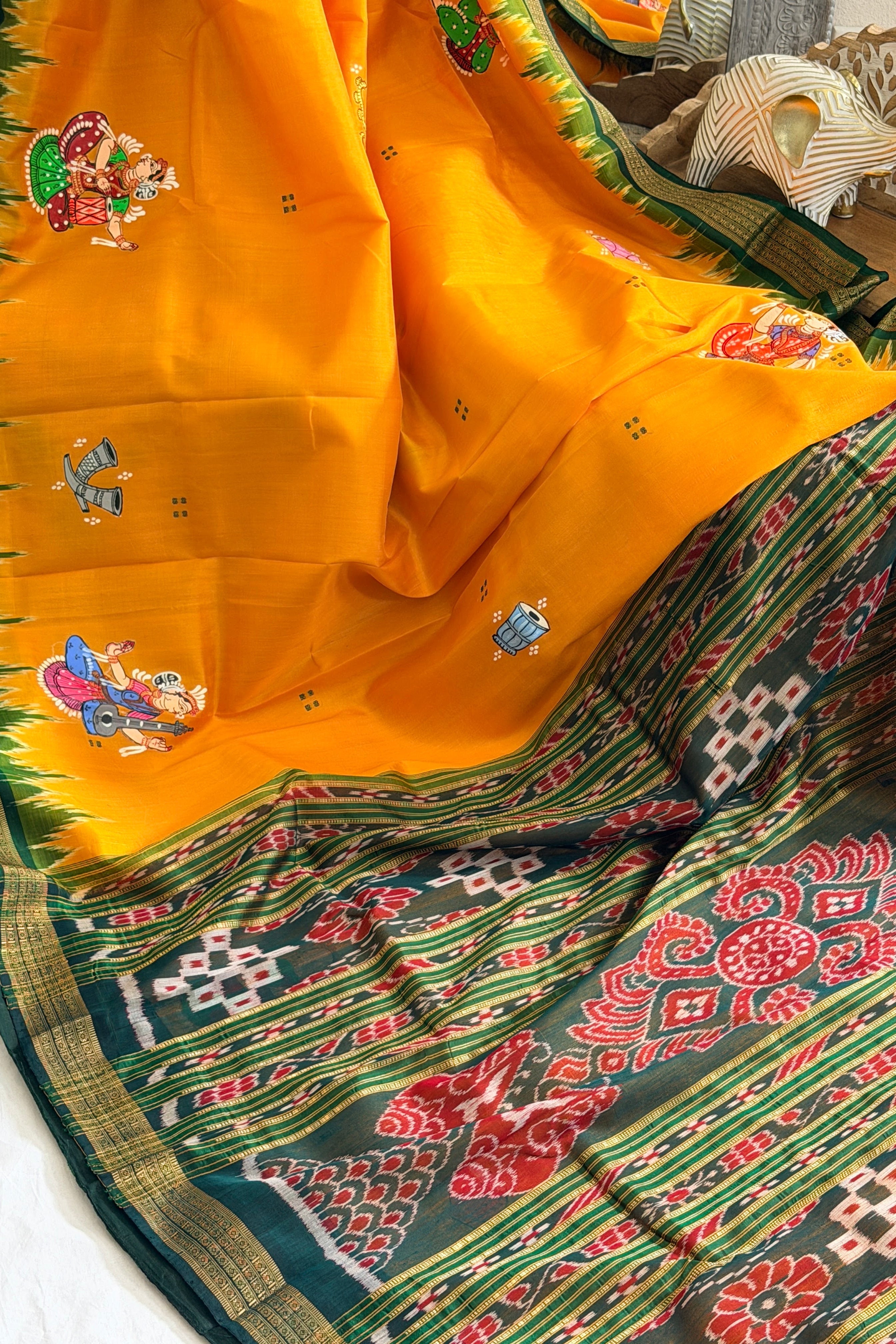 Khandua plain mini buti saree with pattachitra work
