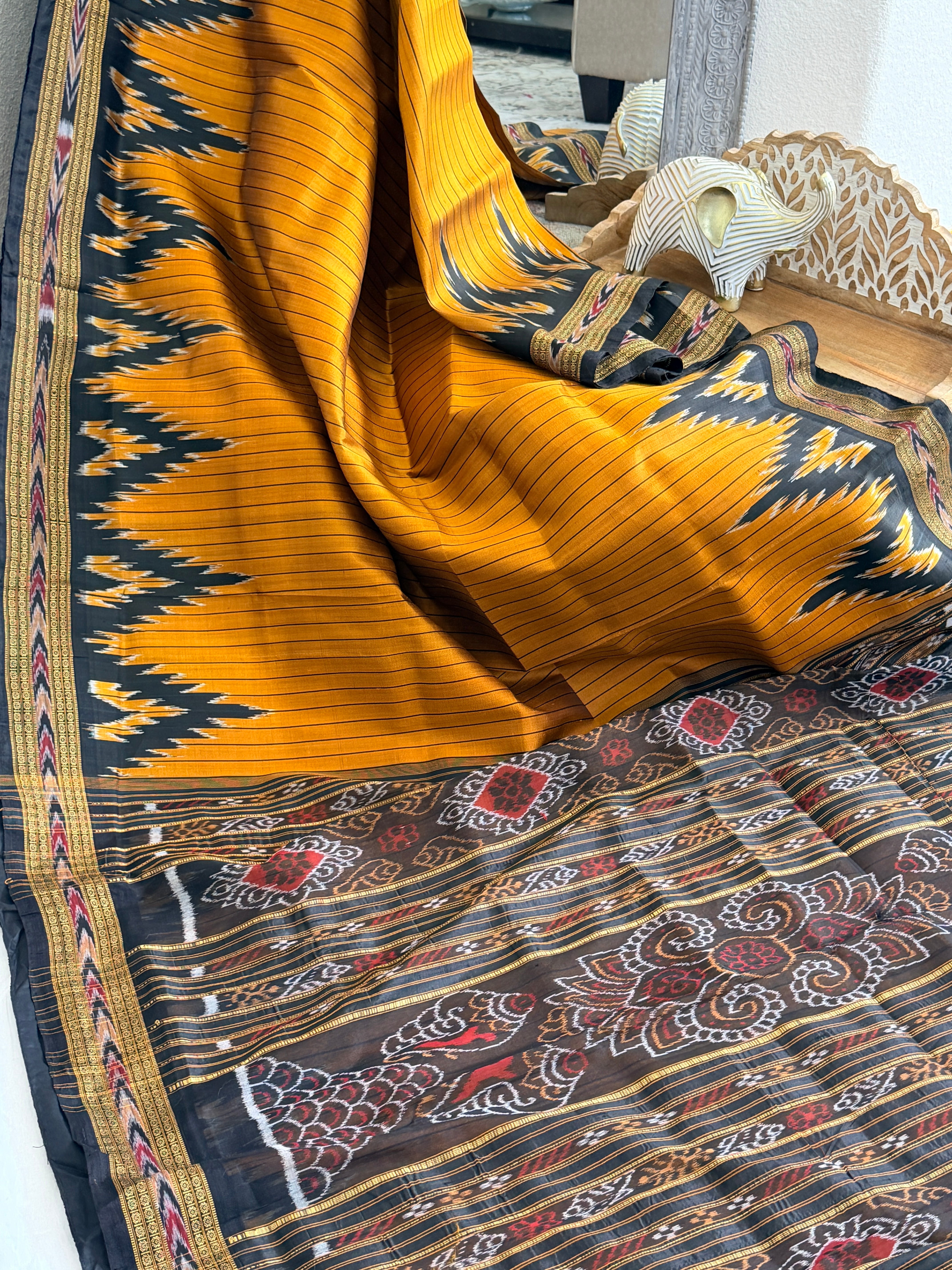 Stripe body big temple border pure khandua silk saree