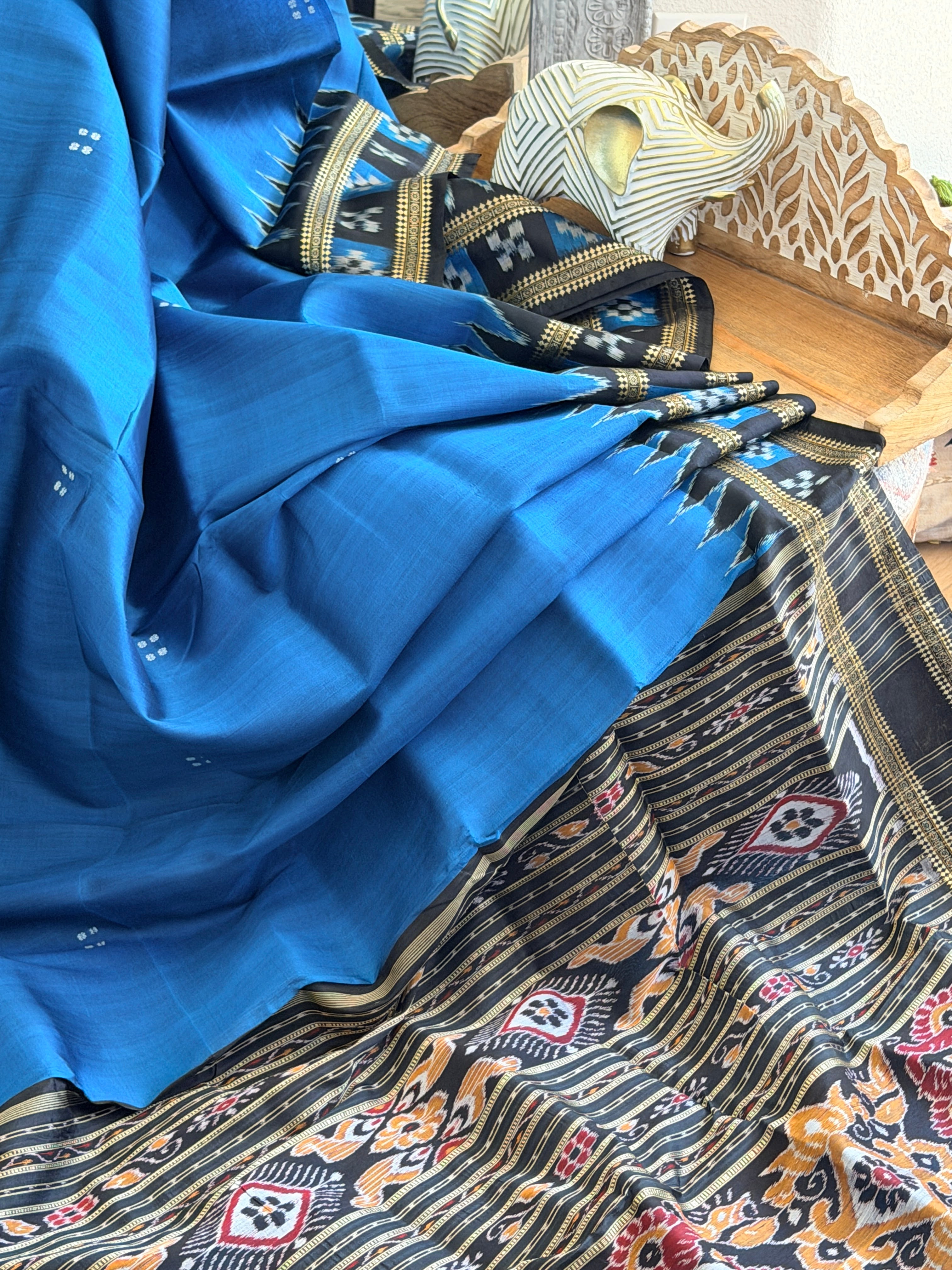 Khandua single border box pasapali odisha handloom saree