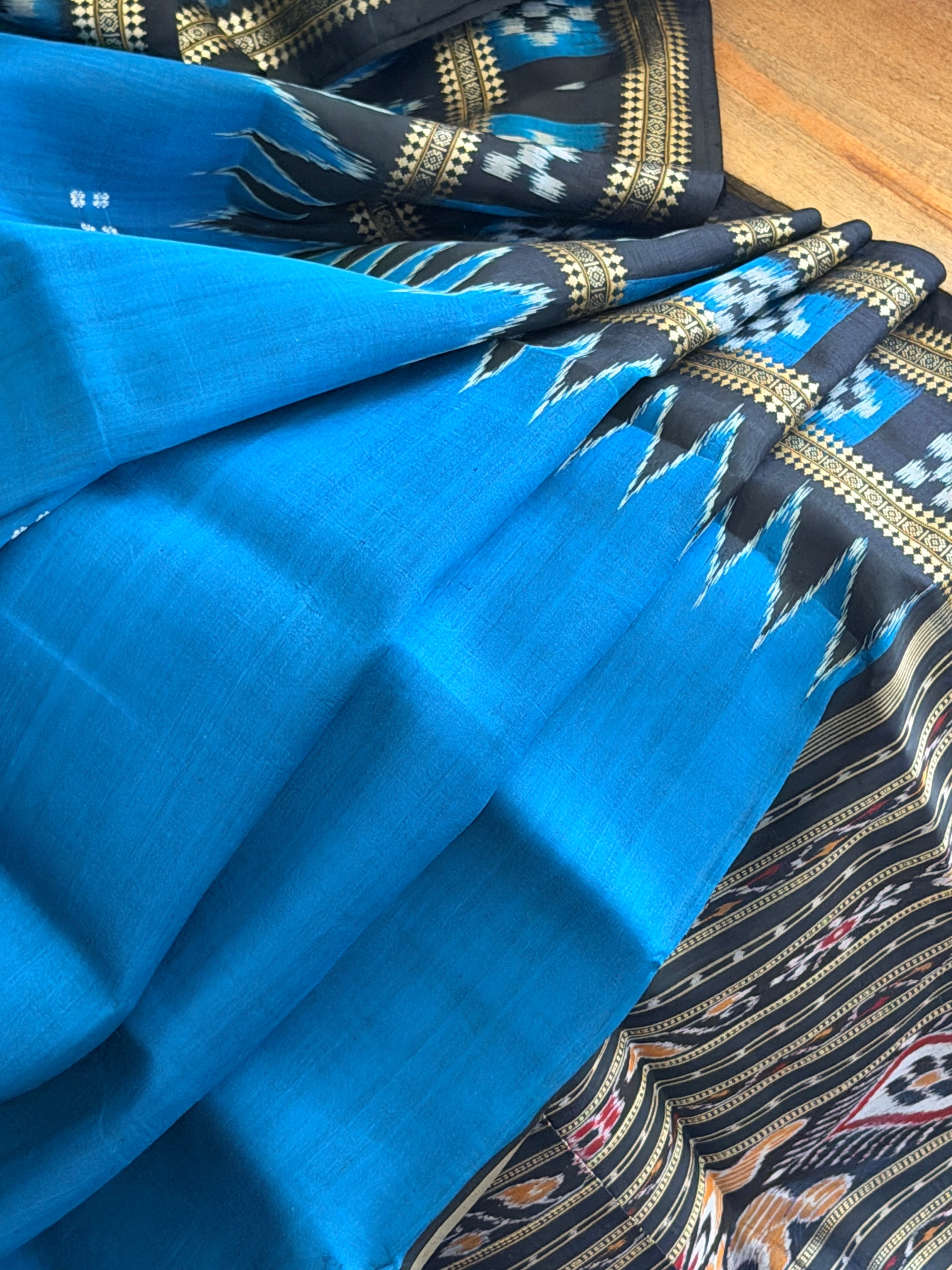 Khandua single border box pasapali odisha handloom saree