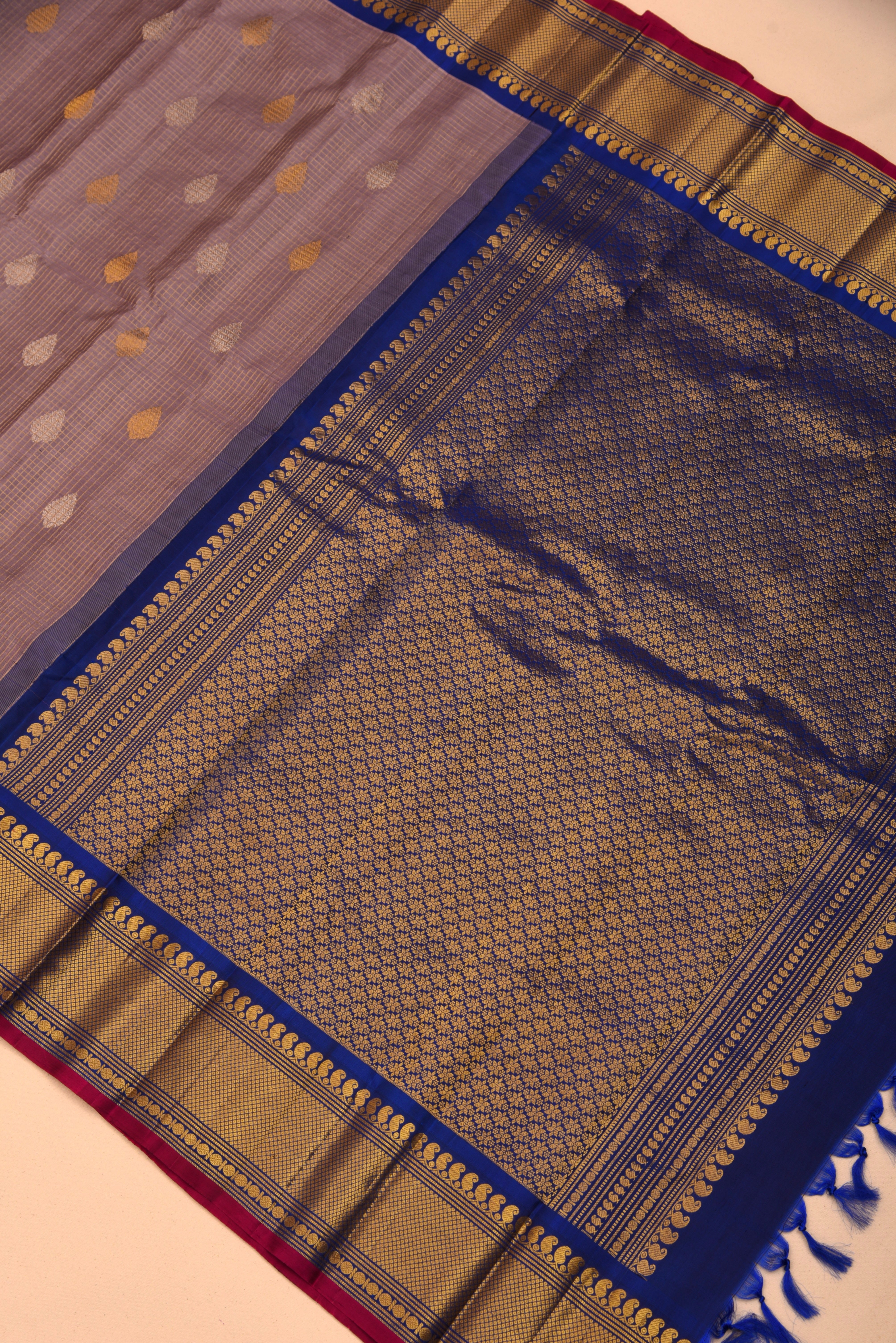 Kuttu Gadwal Pure Silk Handloom Saree