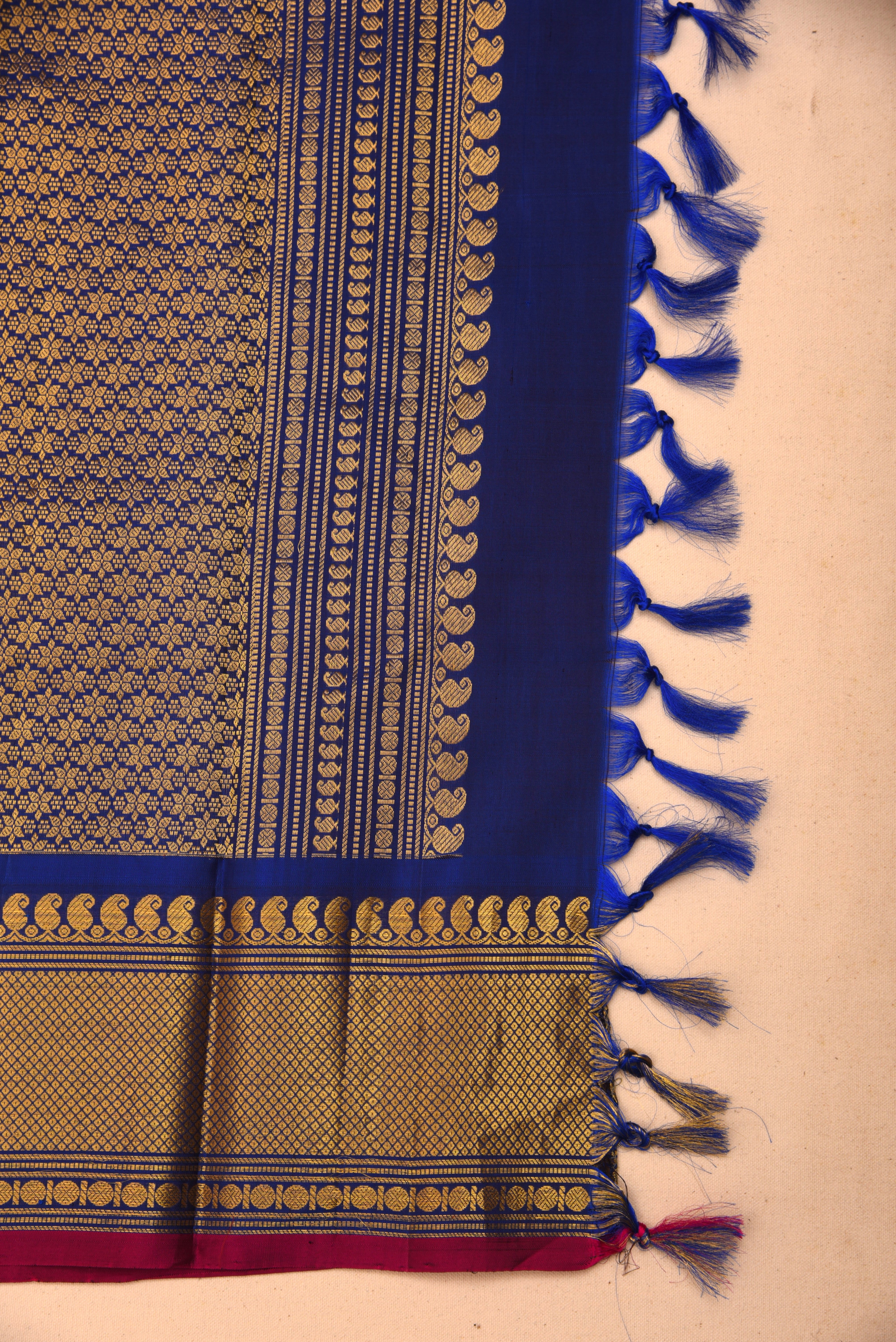 Kuttu Gadwal Pure Silk Handloom Saree