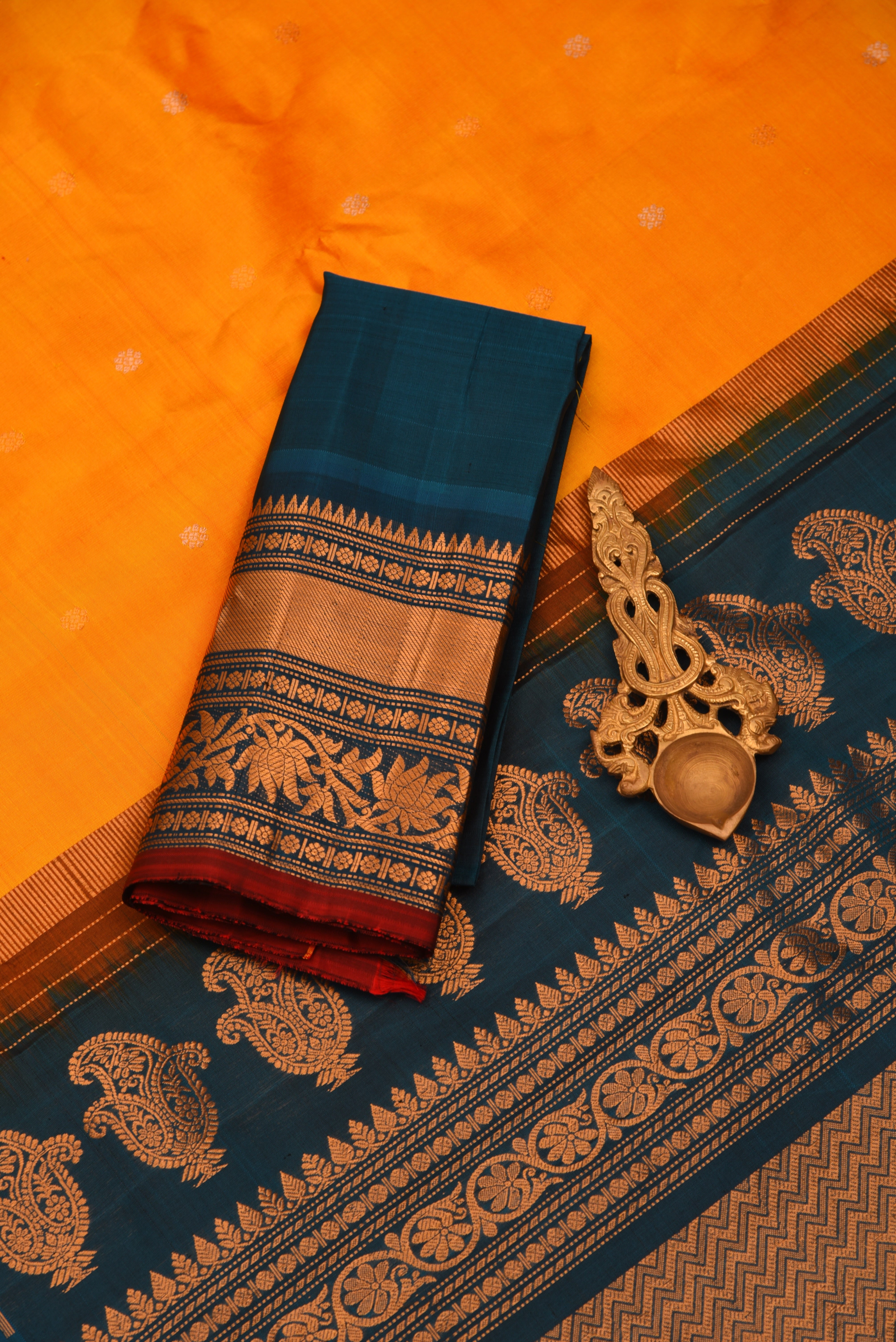 Kuttu Gadwal Pure Silk Handloom Saree
