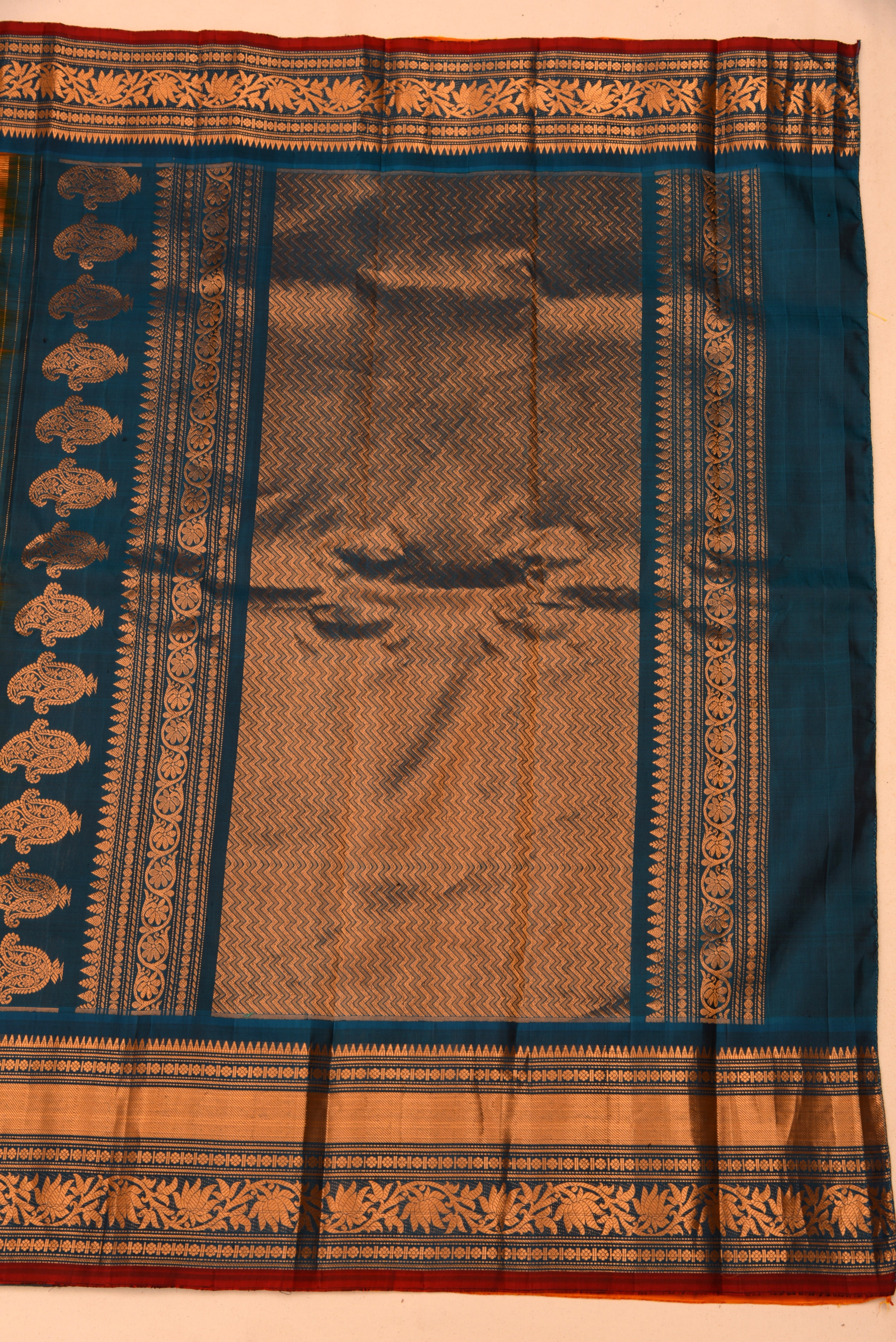 Kuttu Gadwal Pure Silk Handloom Saree