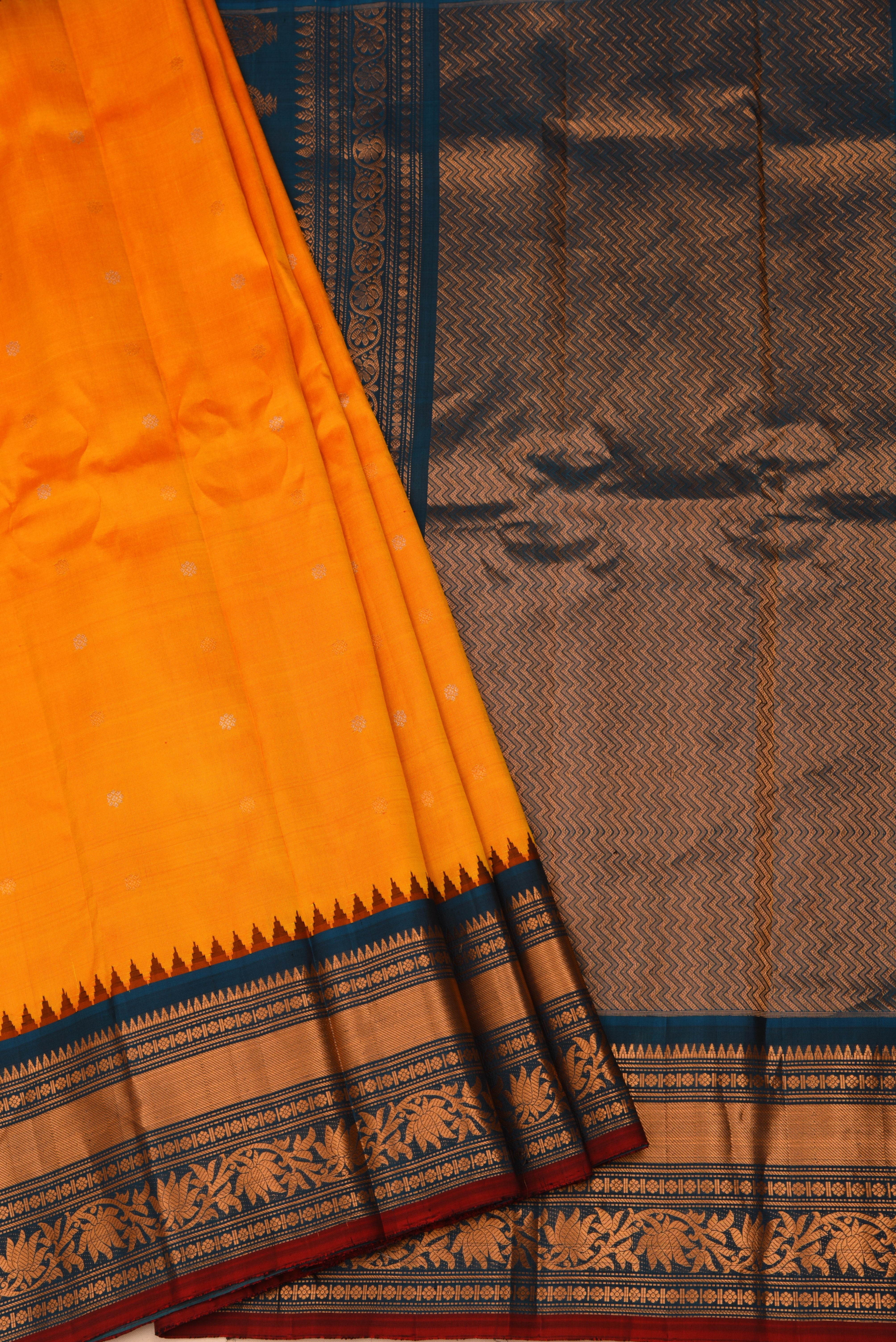 Kuttu Gadwal Pure Silk Handloom Saree