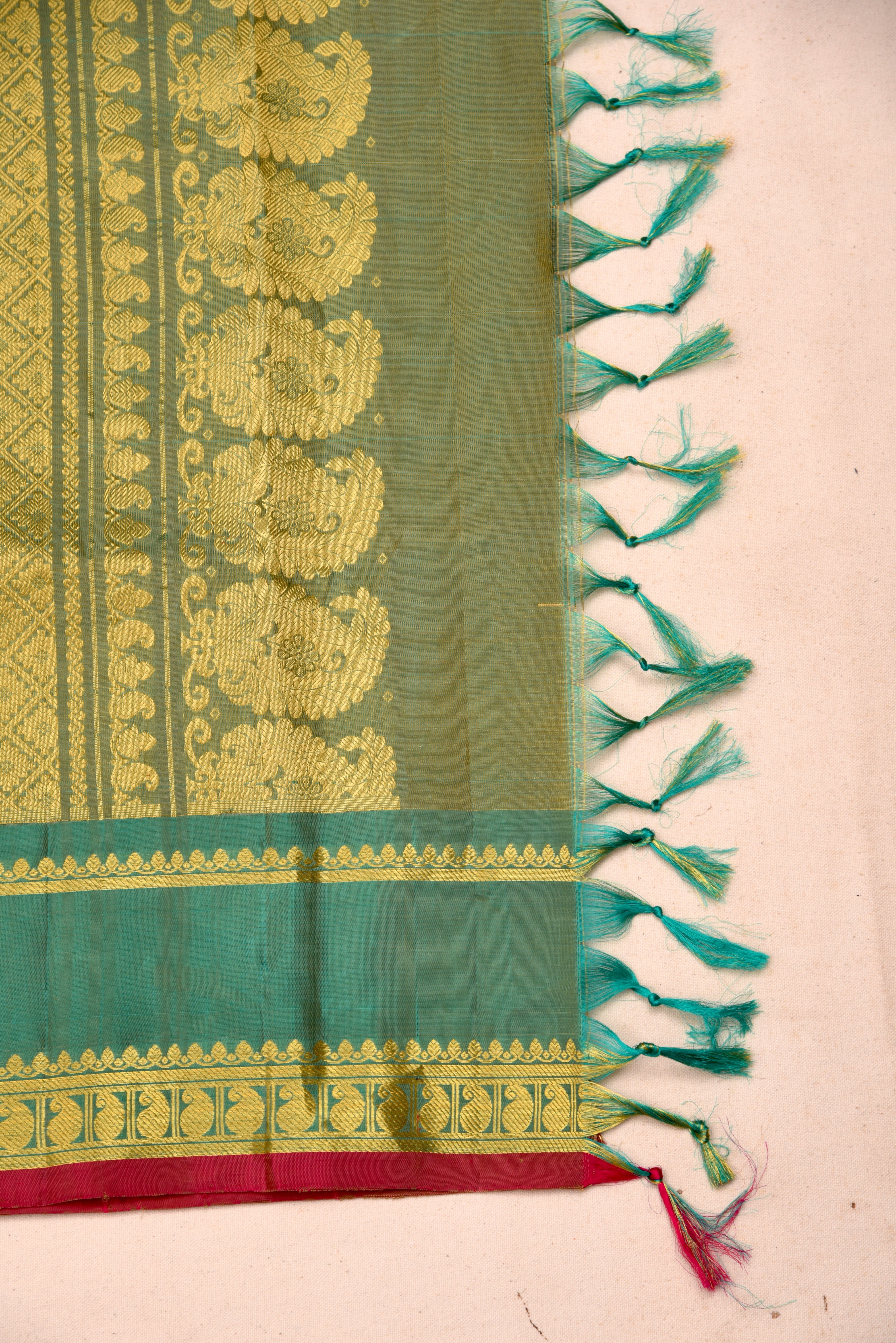 Kuttu Gadwal Pure Silk Handloom Saree