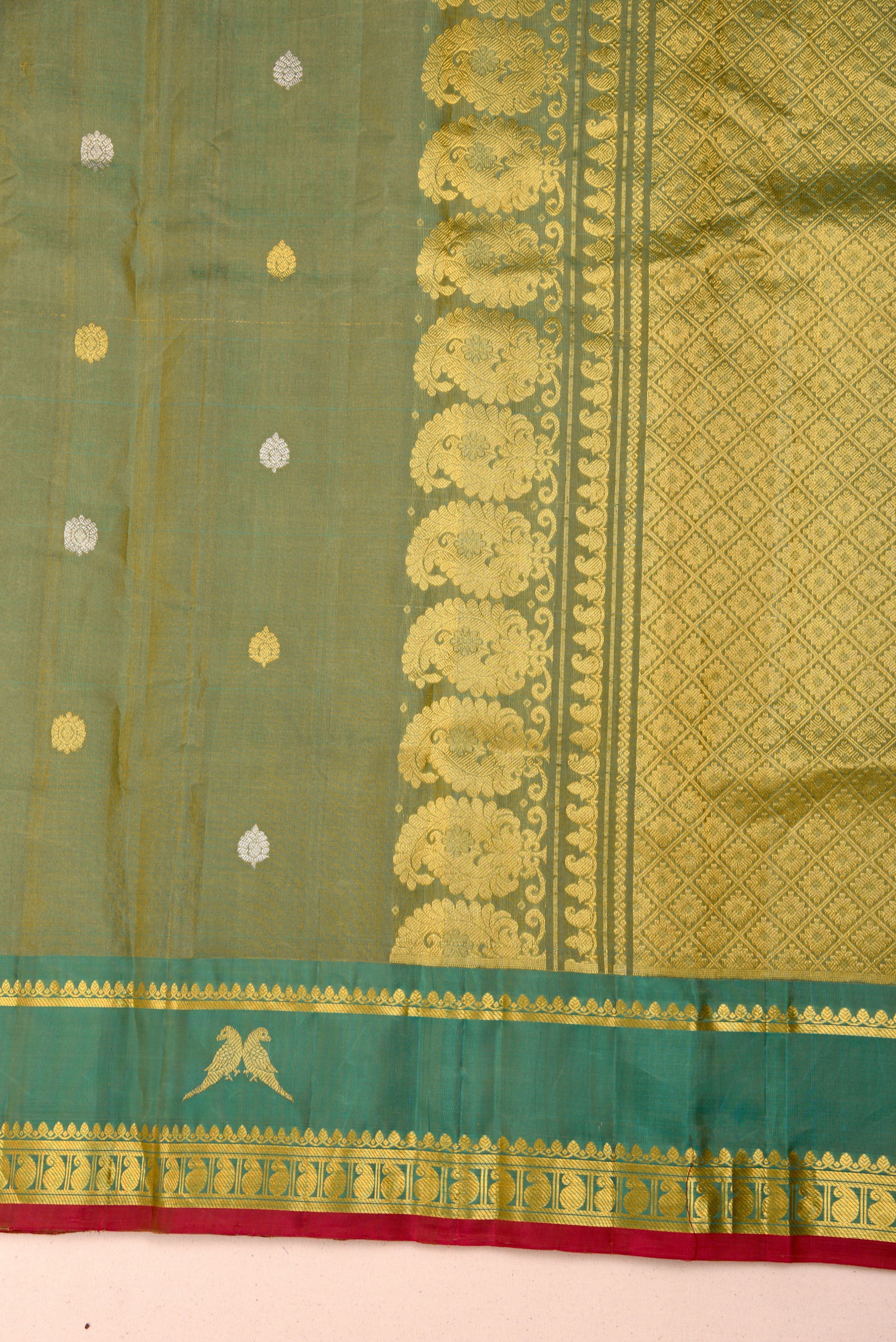 Kuttu Gadwal Pure Silk Handloom Saree