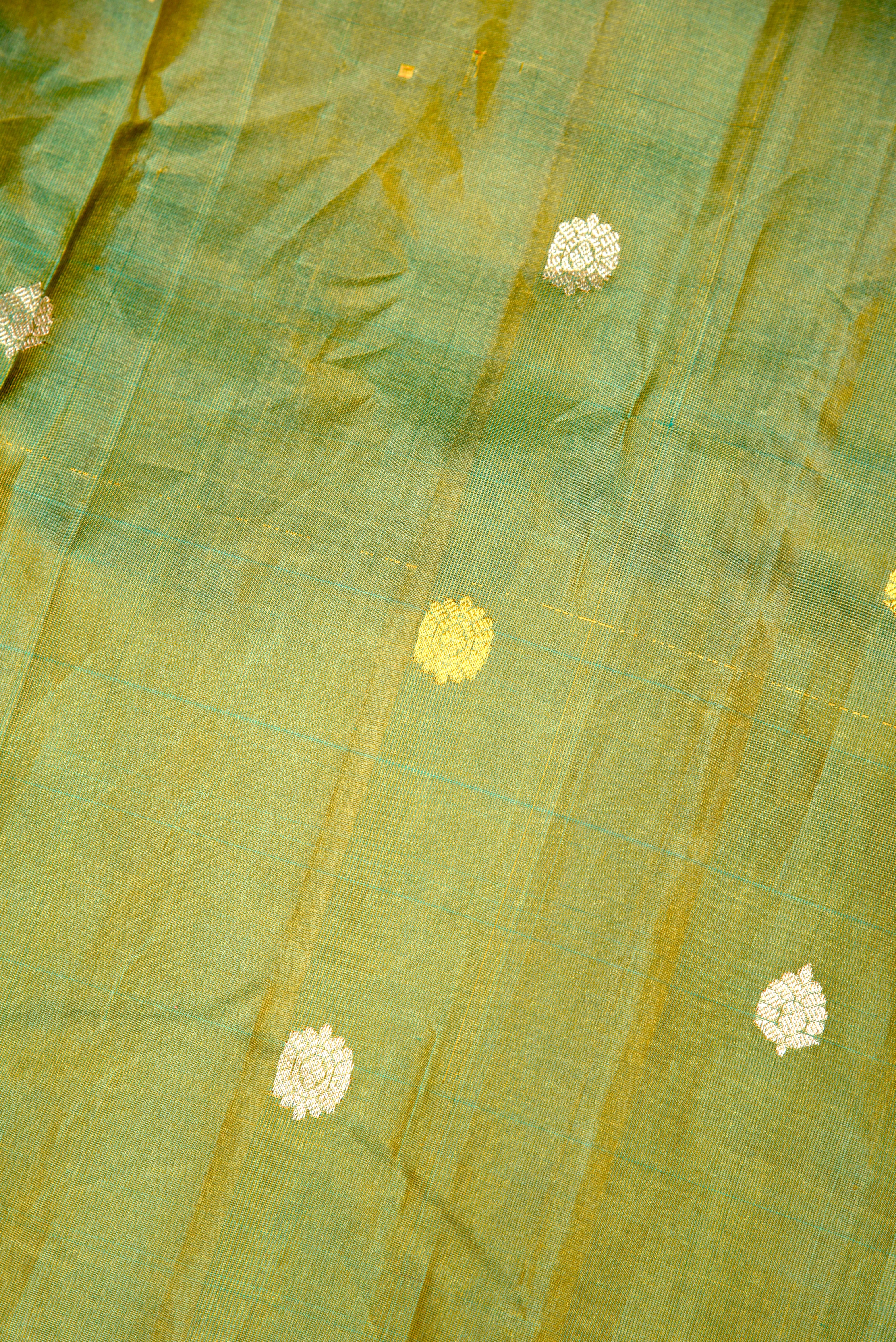 Kuttu Gadwal Pure Silk Handloom Saree
