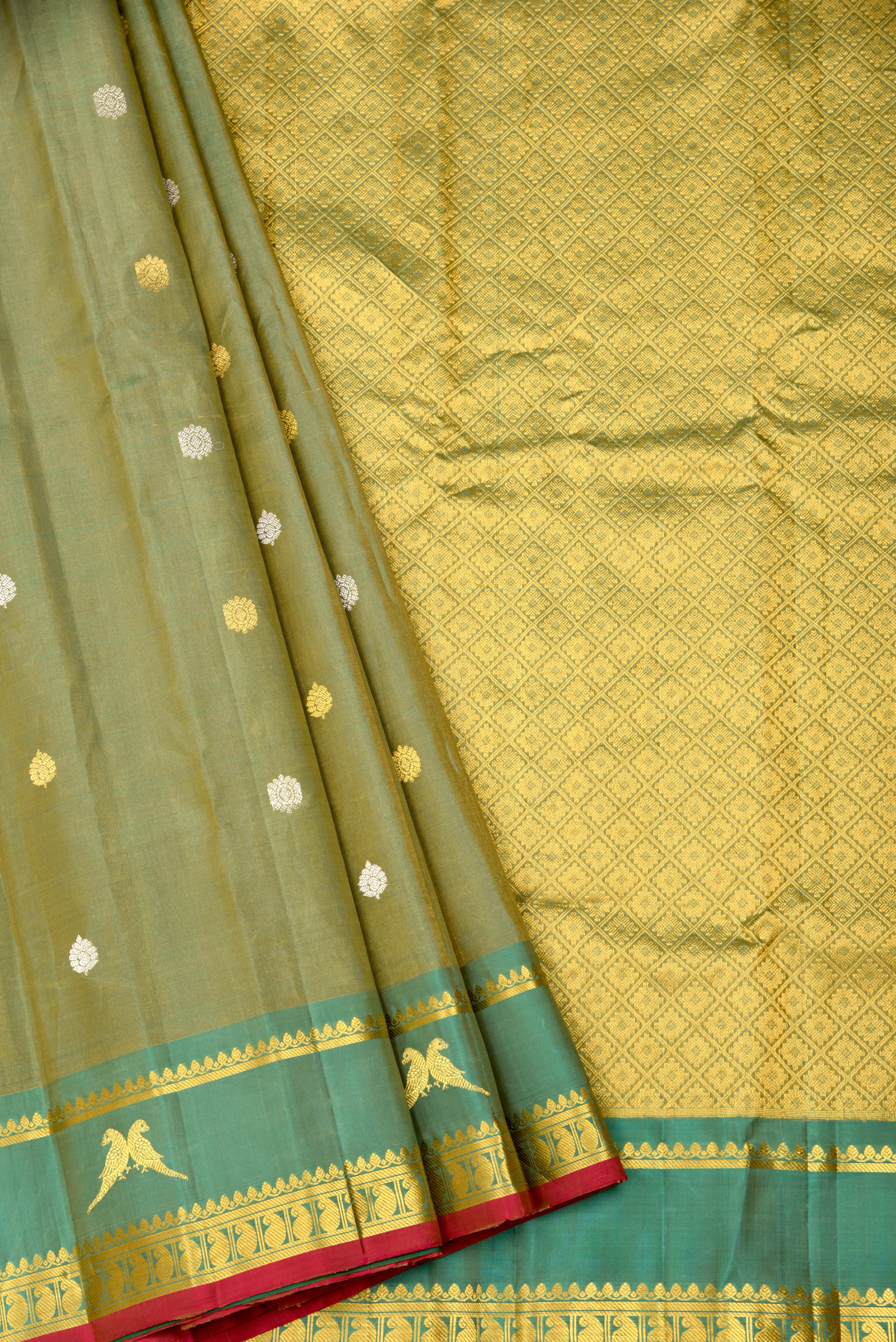 Kuttu Gadwal Pure Silk Handloom Saree