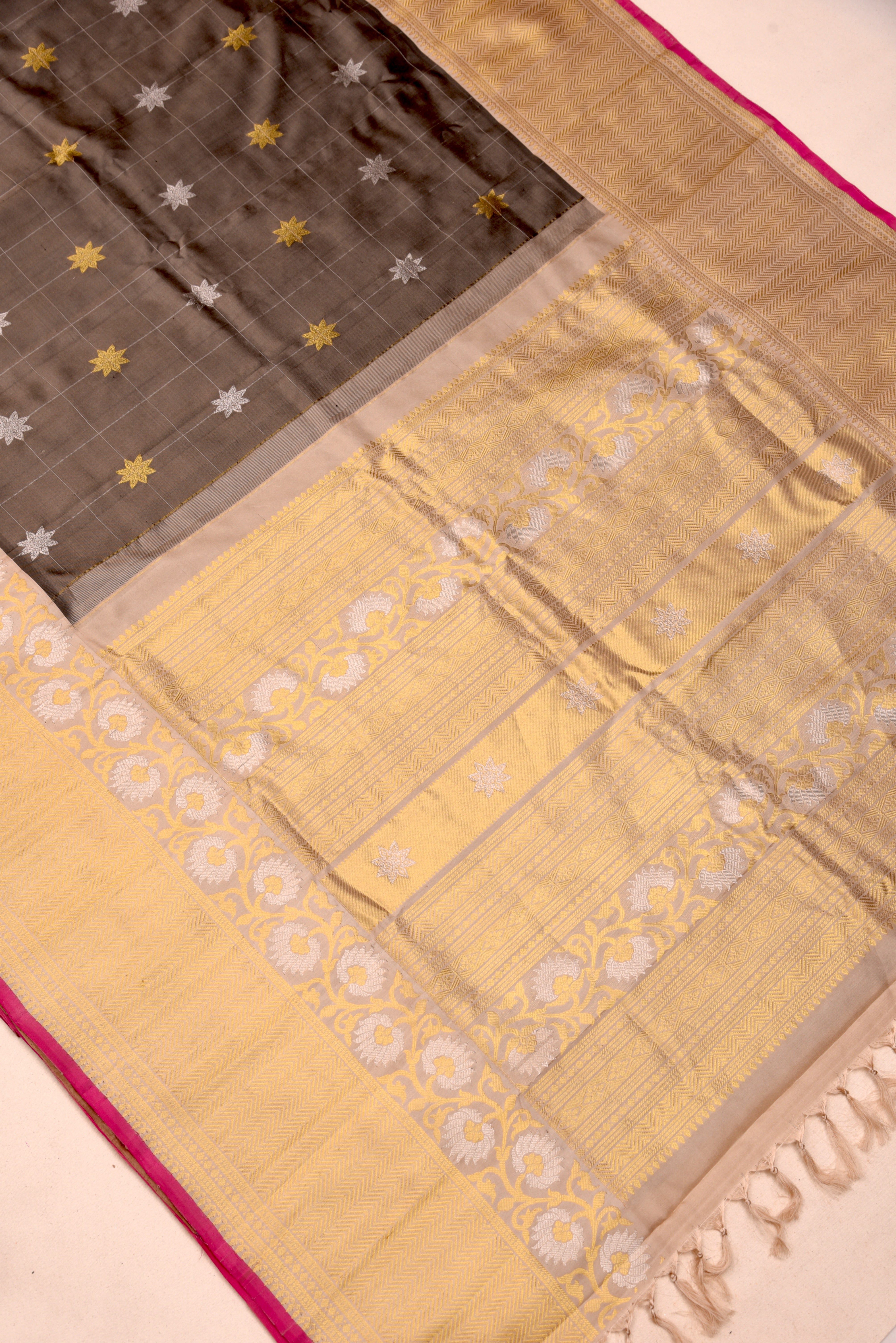 Kuttu Gadwal Pure Silk Handloom Saree