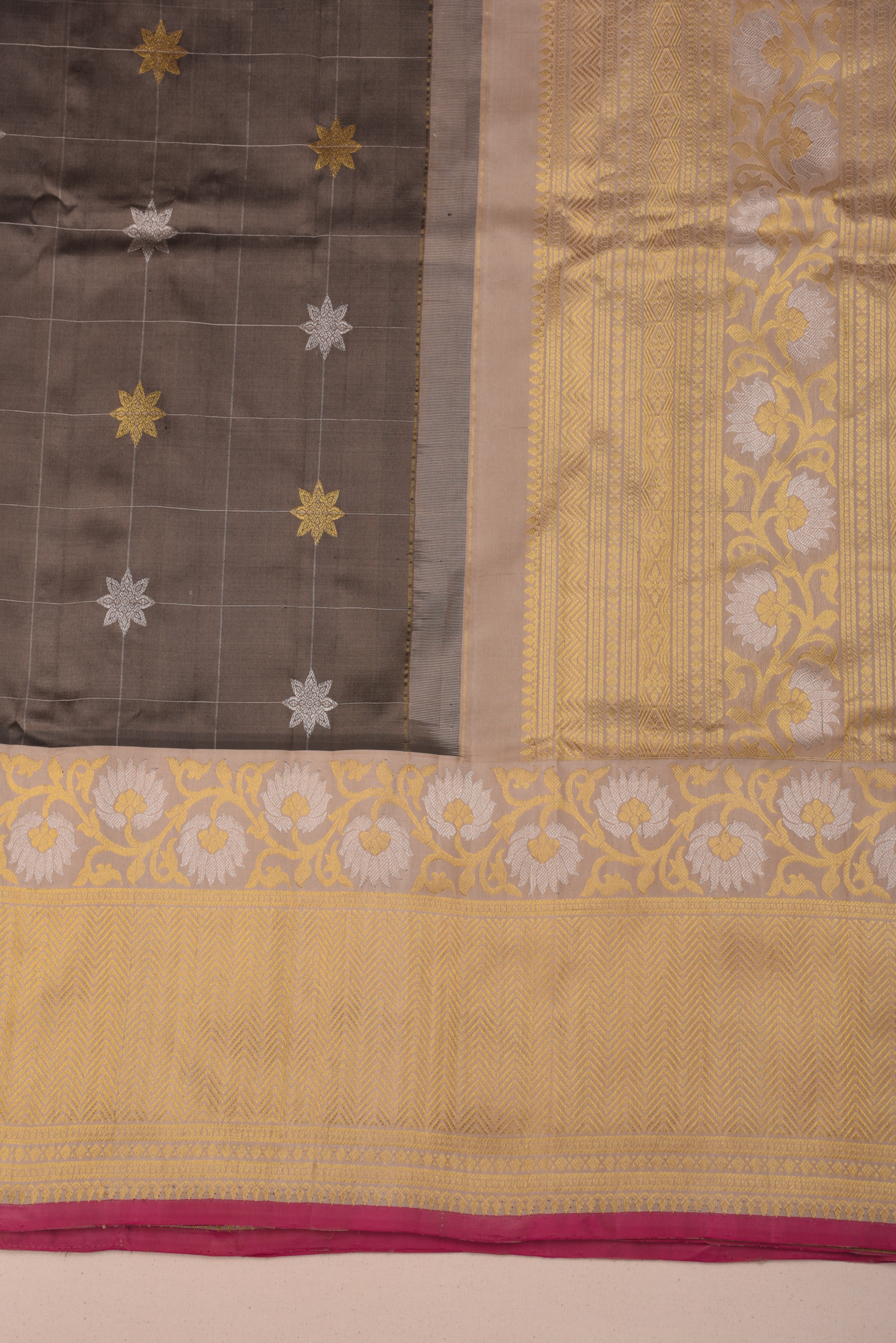 Kuttu Gadwal Pure Silk Handloom Saree
