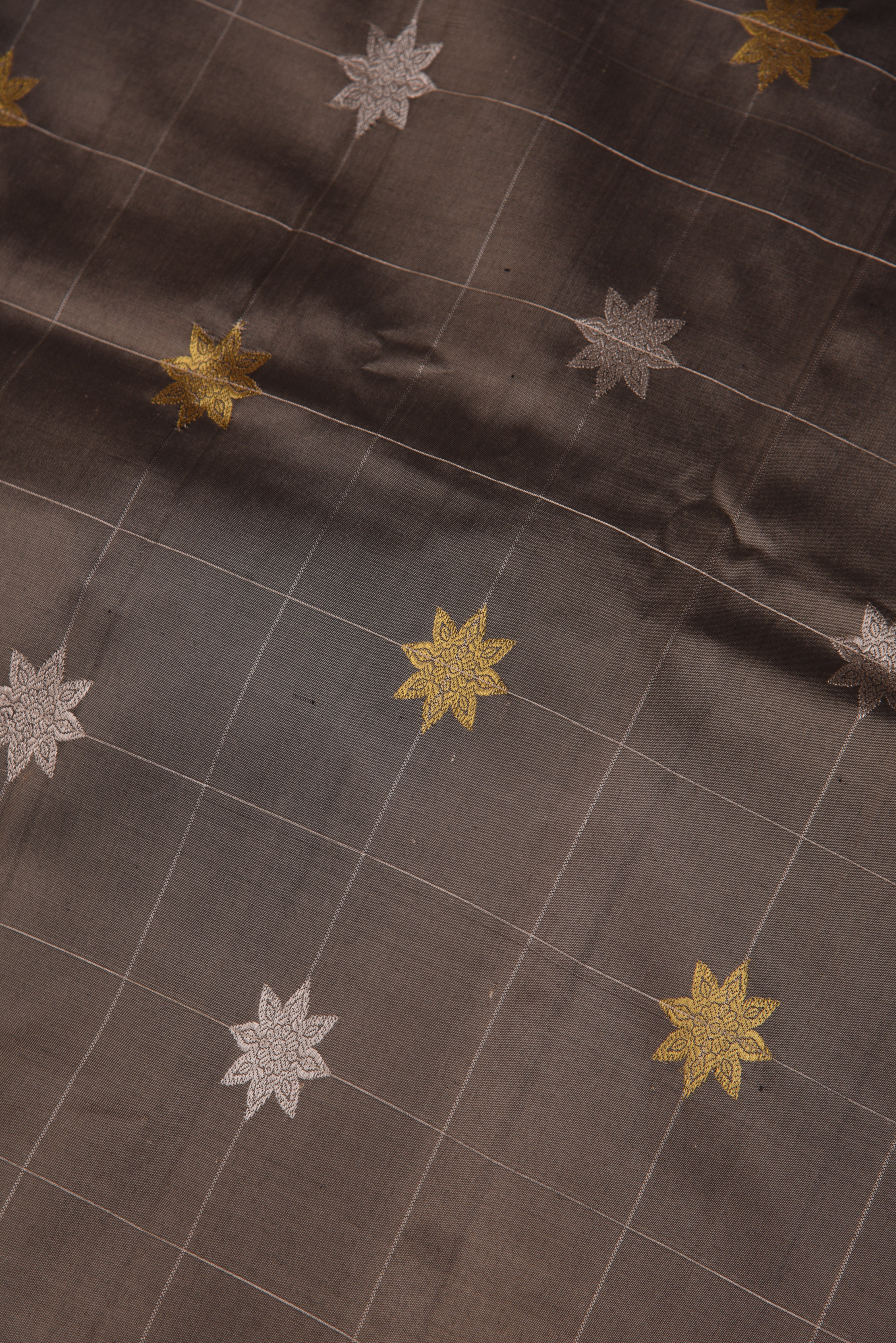 Kuttu Gadwal Pure Silk Handloom Saree