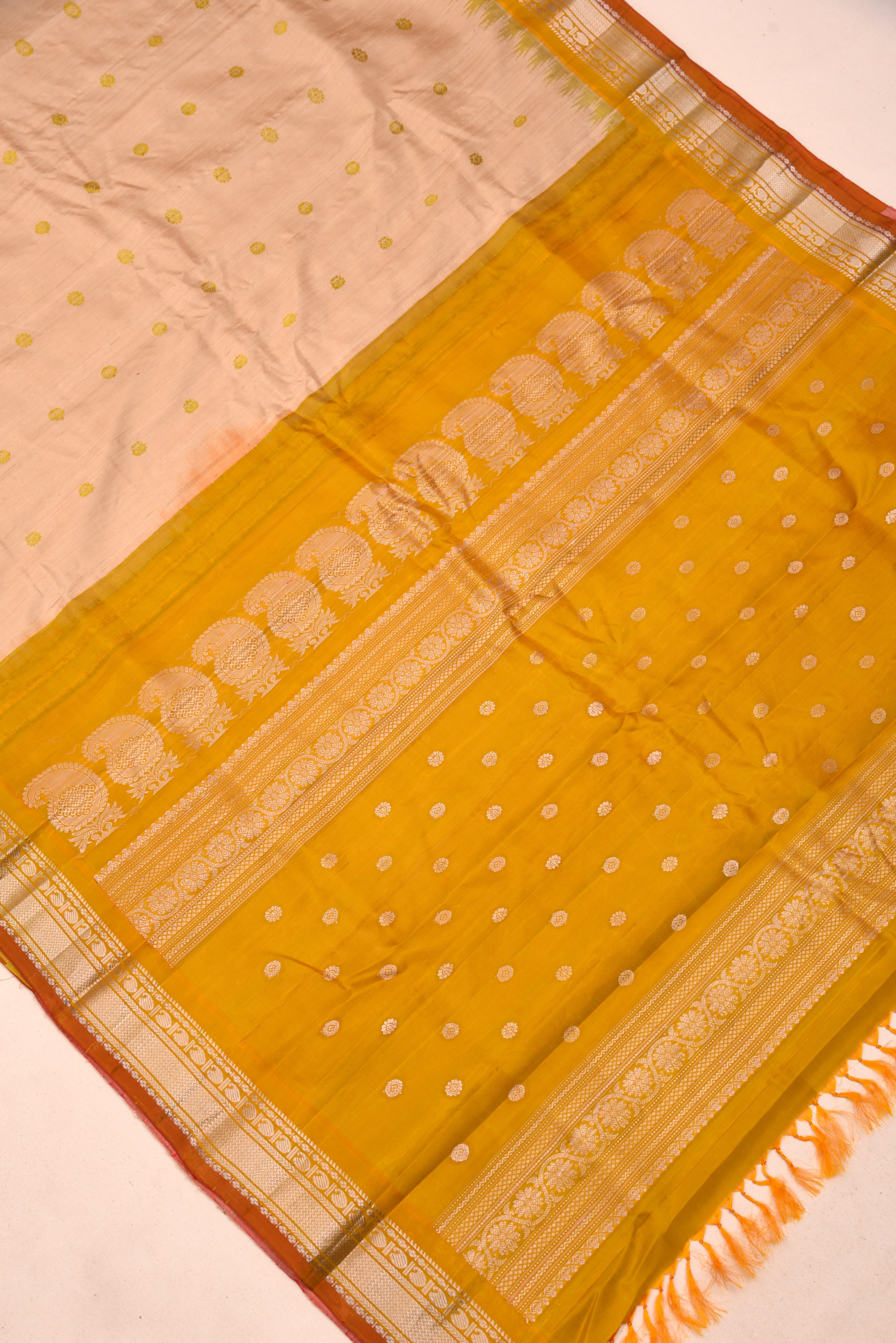 Kuttu Gadwal Pure Silk Handloom Saree