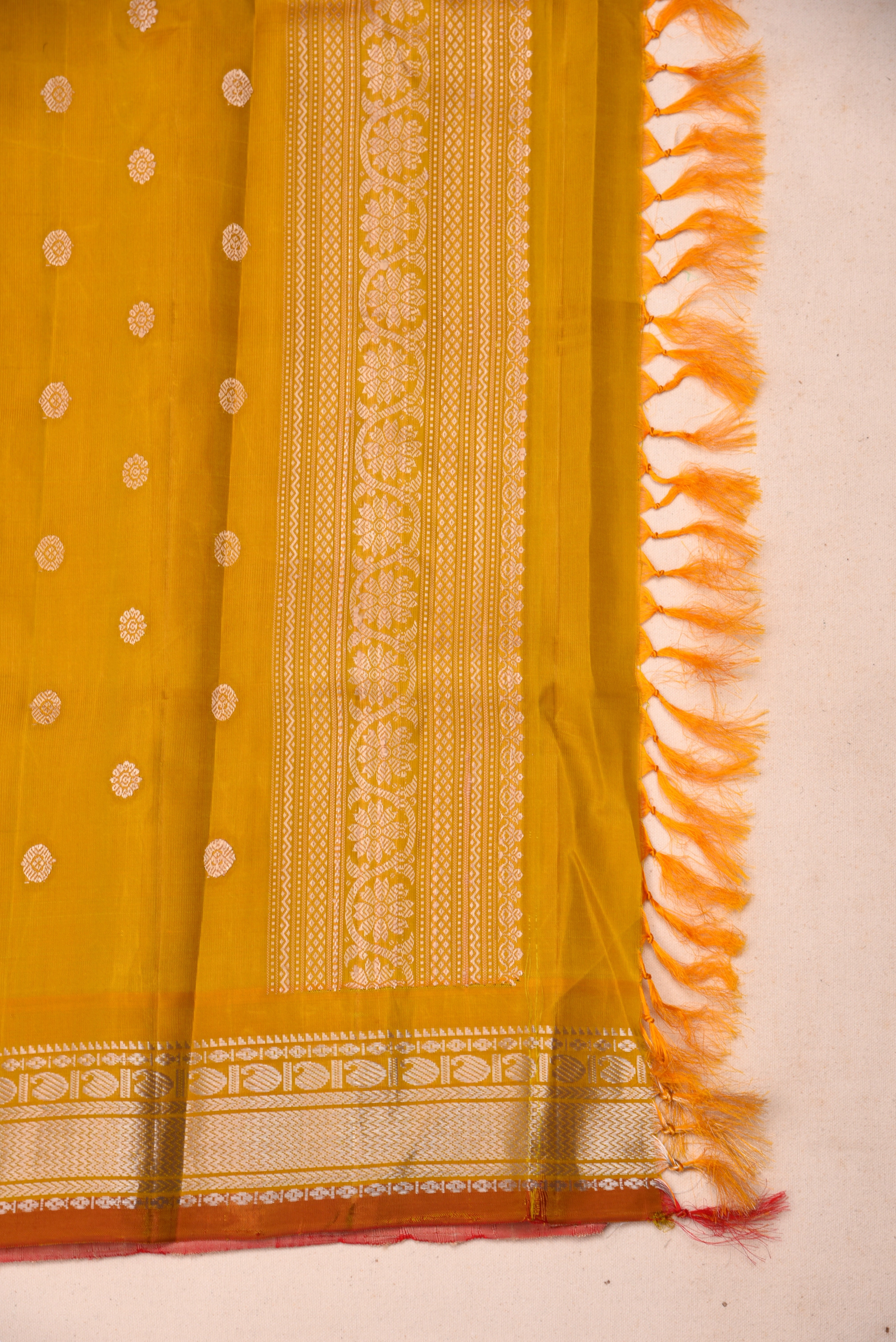 Kuttu Gadwal Pure Silk Handloom Saree