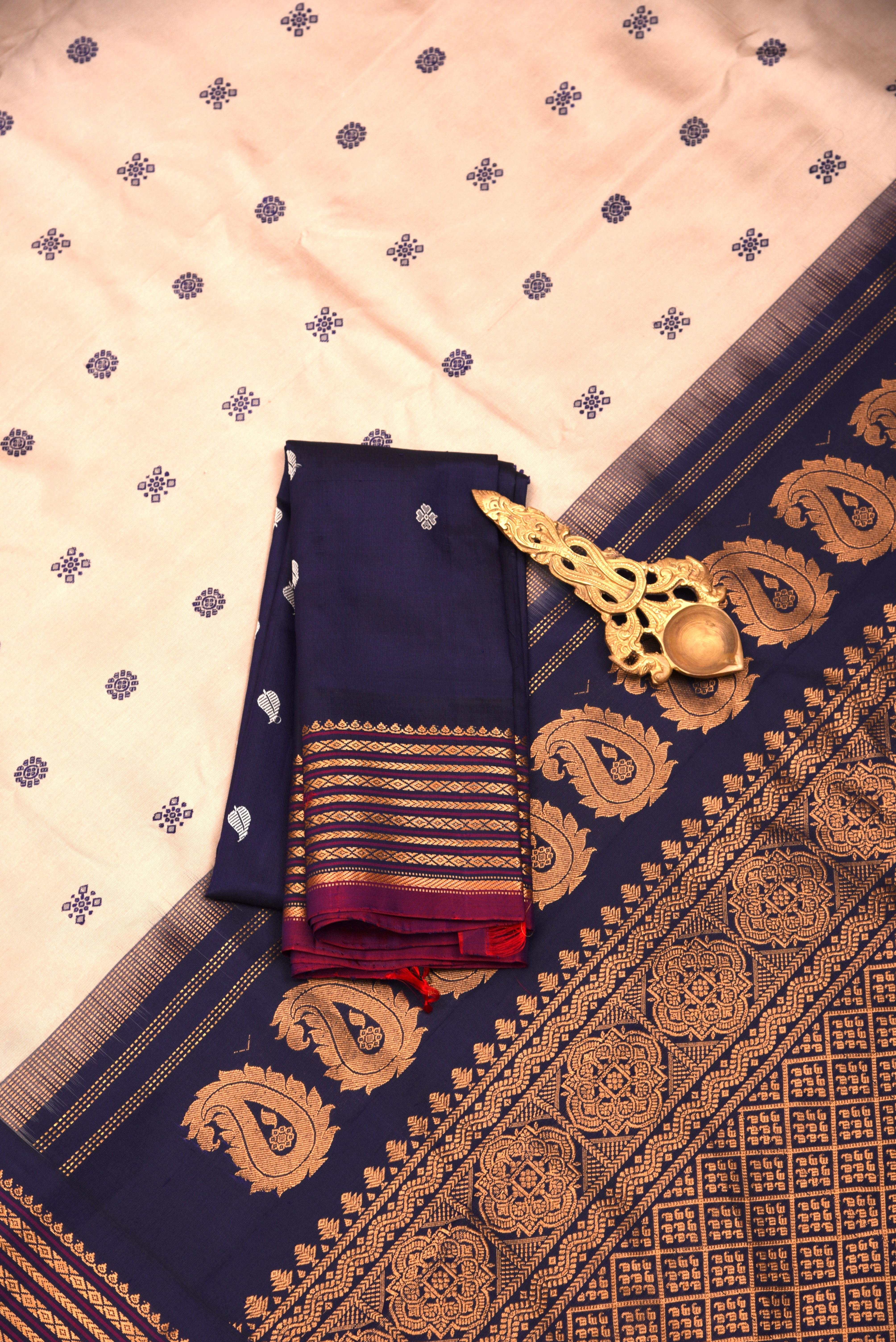 Kuttu Gadwal Pure Silk Handloom Saree