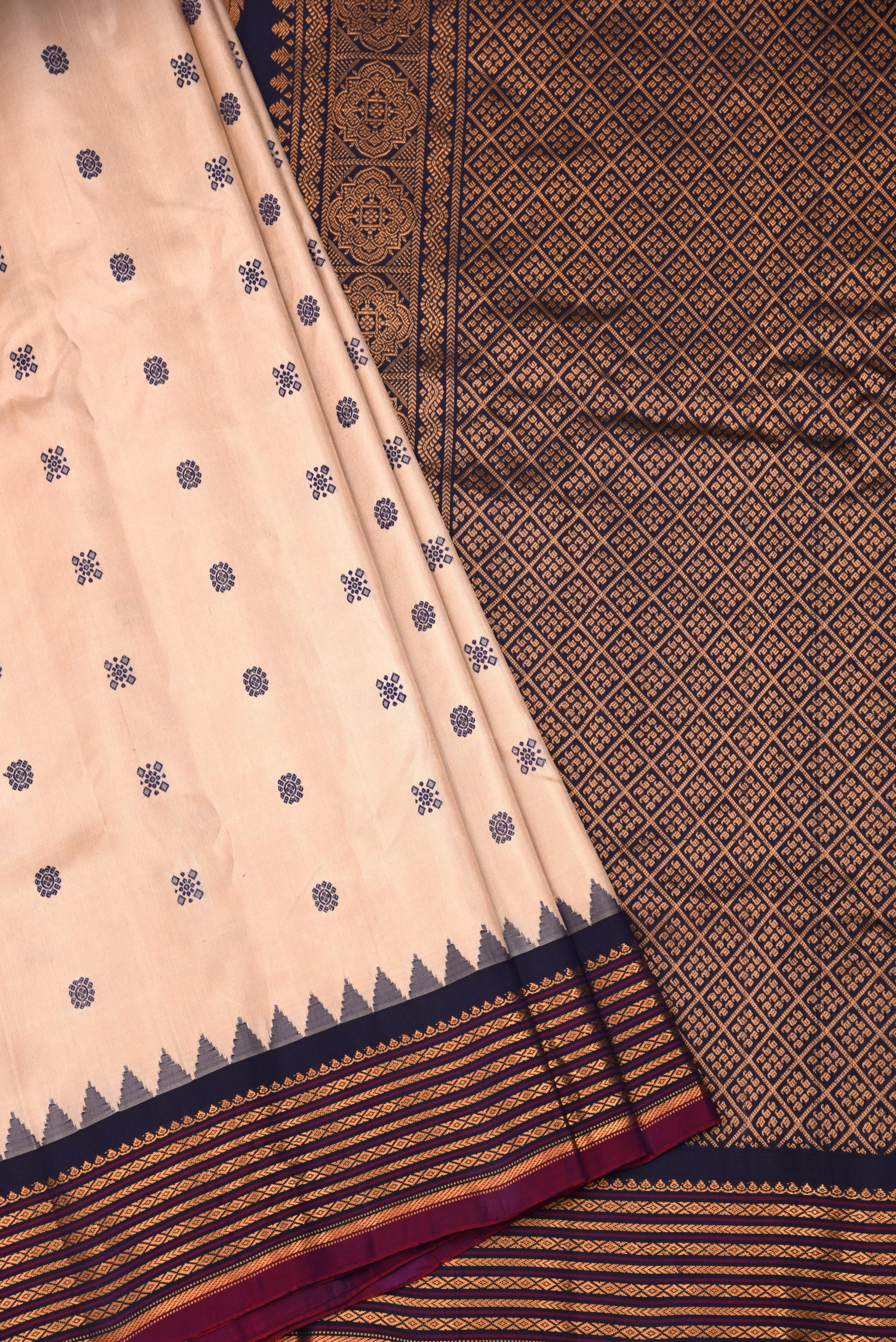 Kuttu Gadwal Pure Silk Handloom Saree