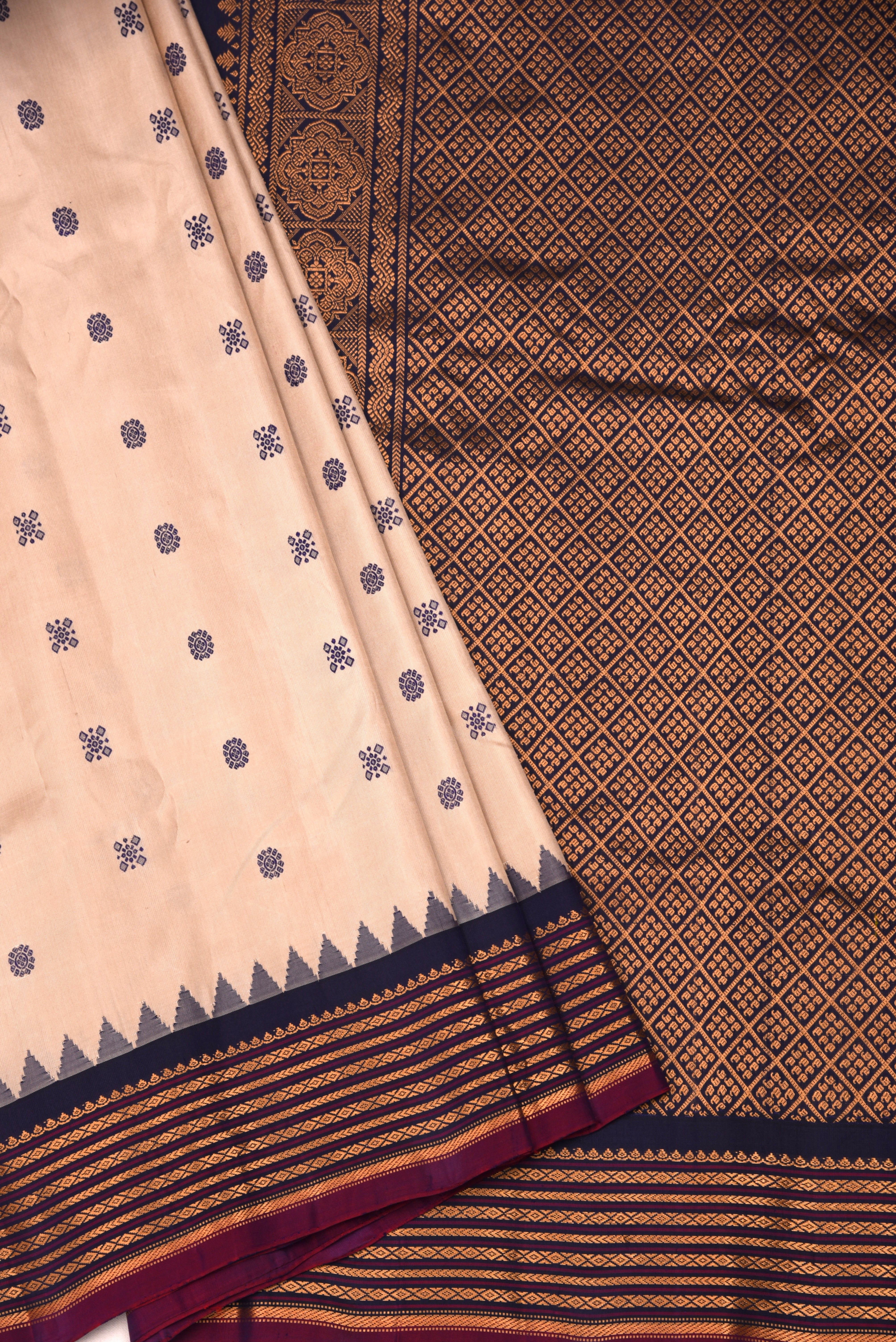 Kuttu Gadwal Pure Silk Handloom Saree