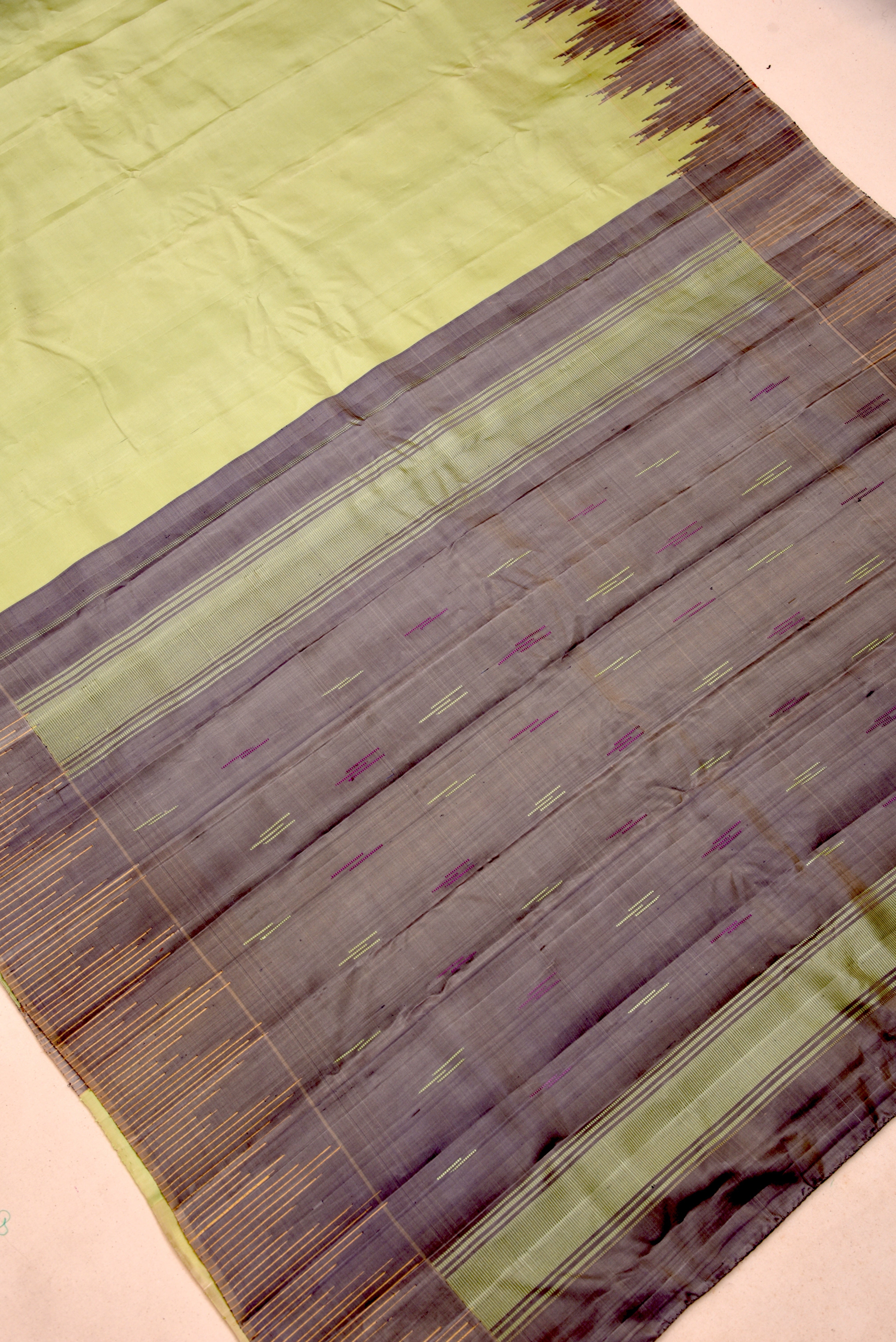 Kuttu Gadwal Pure Silk Handloom Saree