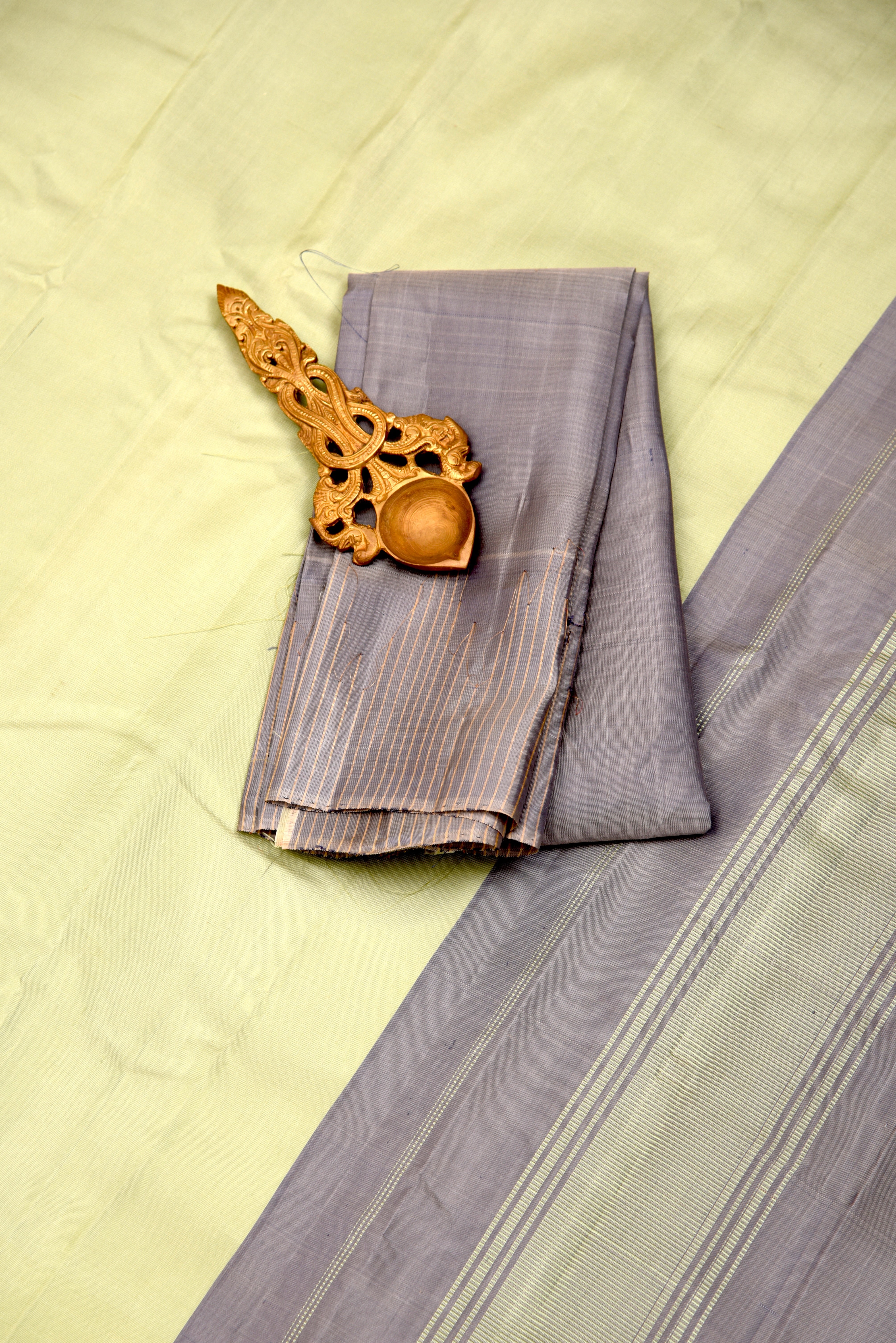 Kuttu Gadwal Pure Silk Handloom Saree