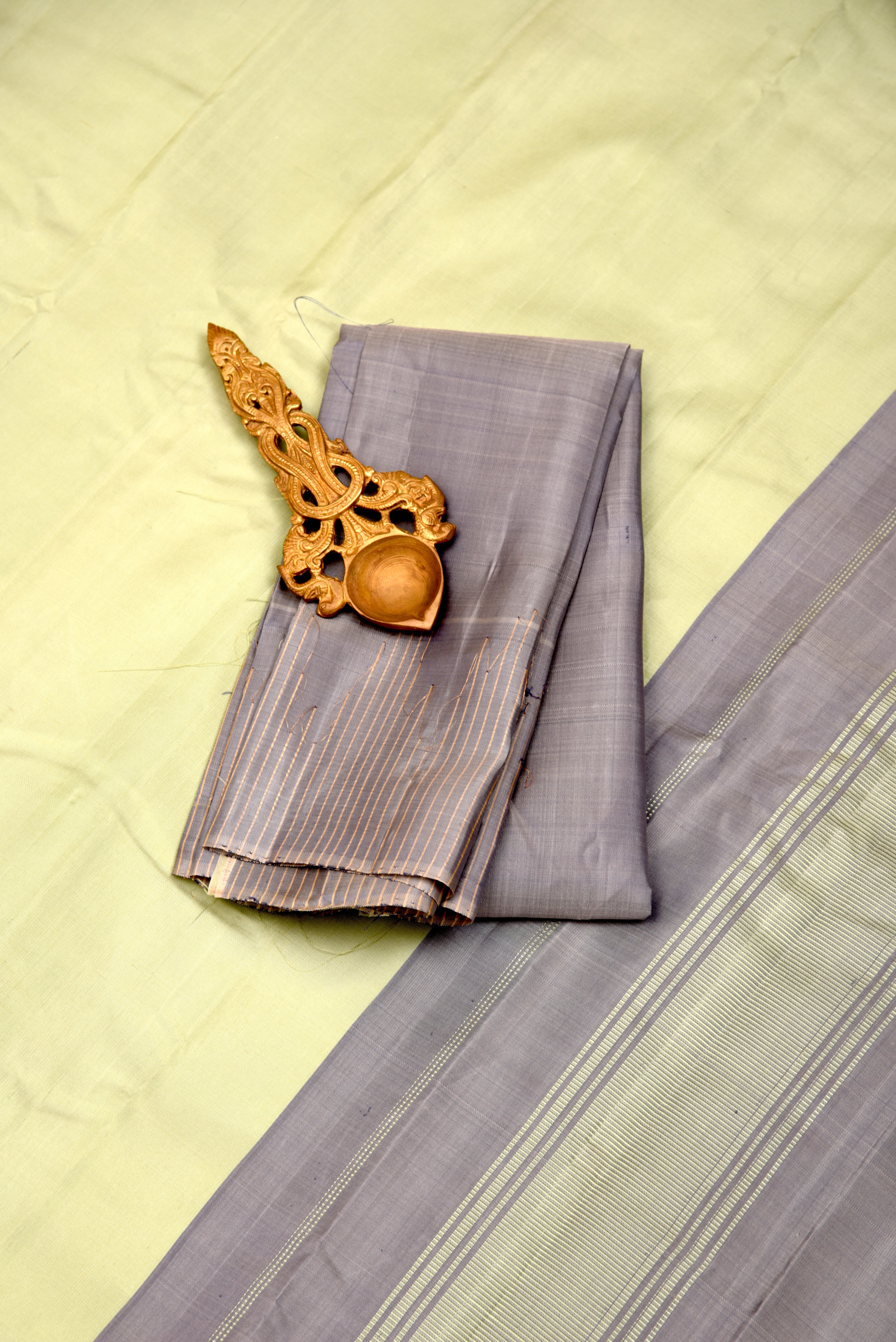 Kuttu Gadwal Pure Silk Handloom Saree