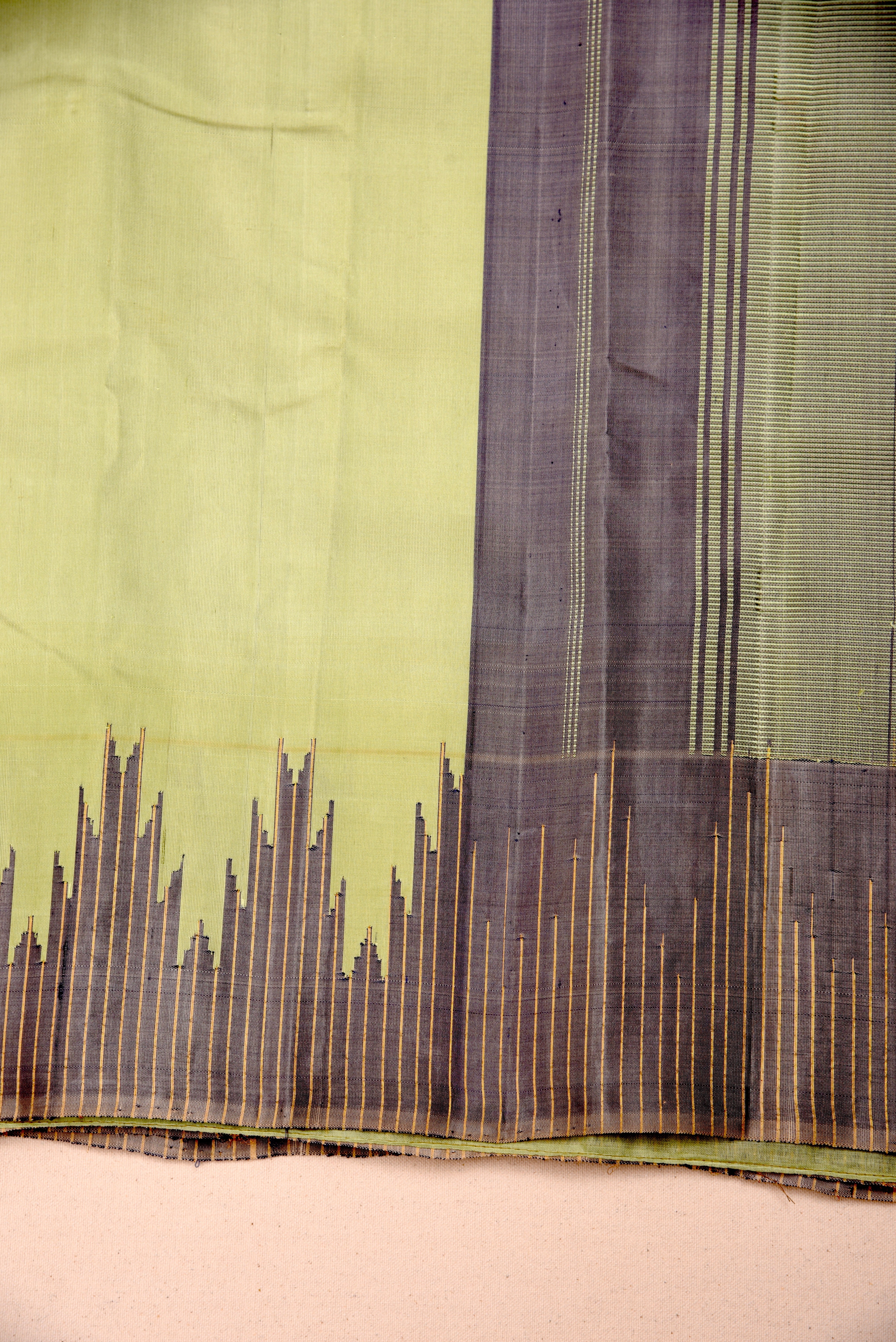 Kuttu Gadwal Pure Silk Handloom Saree