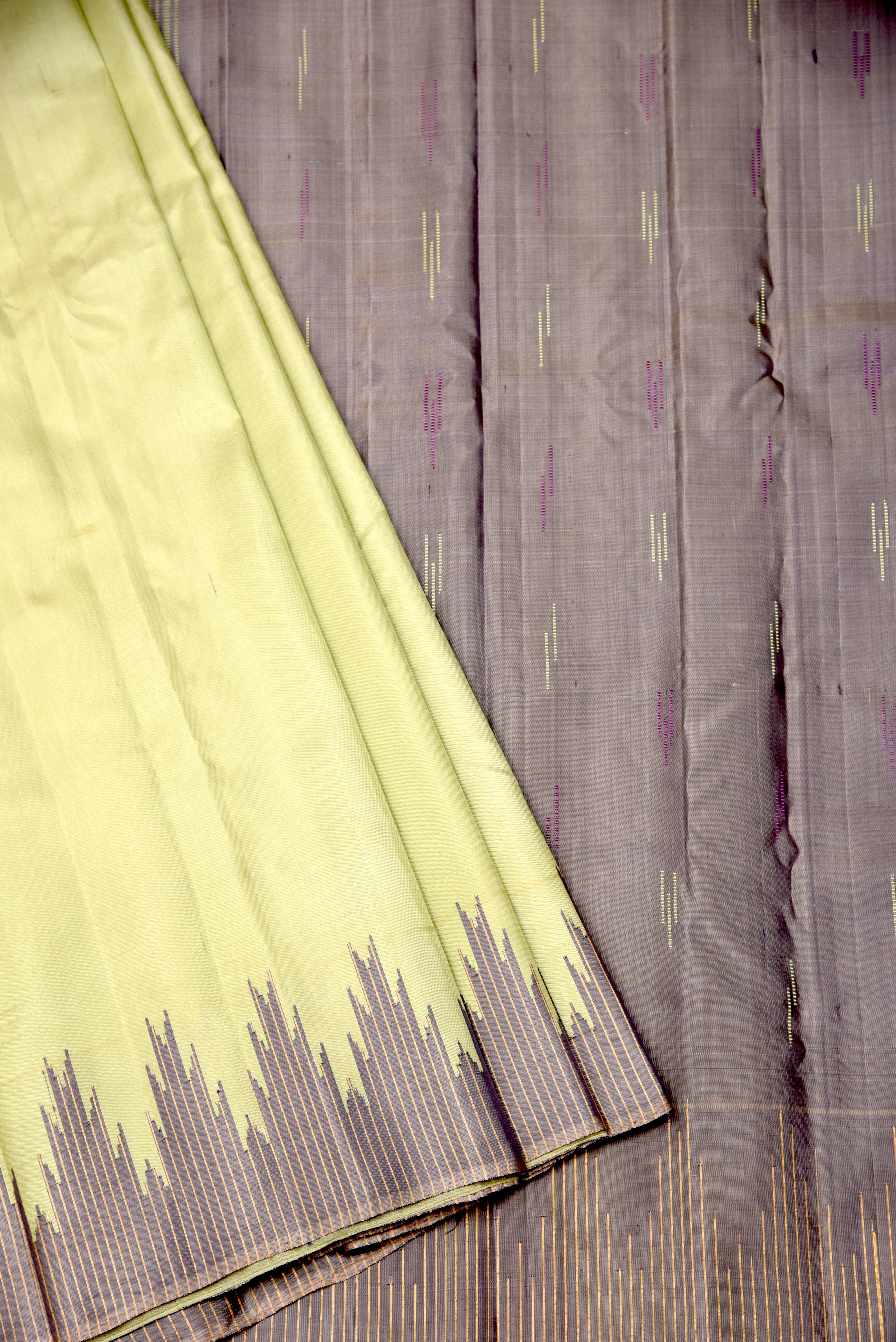 Kuttu Gadwal Pure Silk Handloom Saree