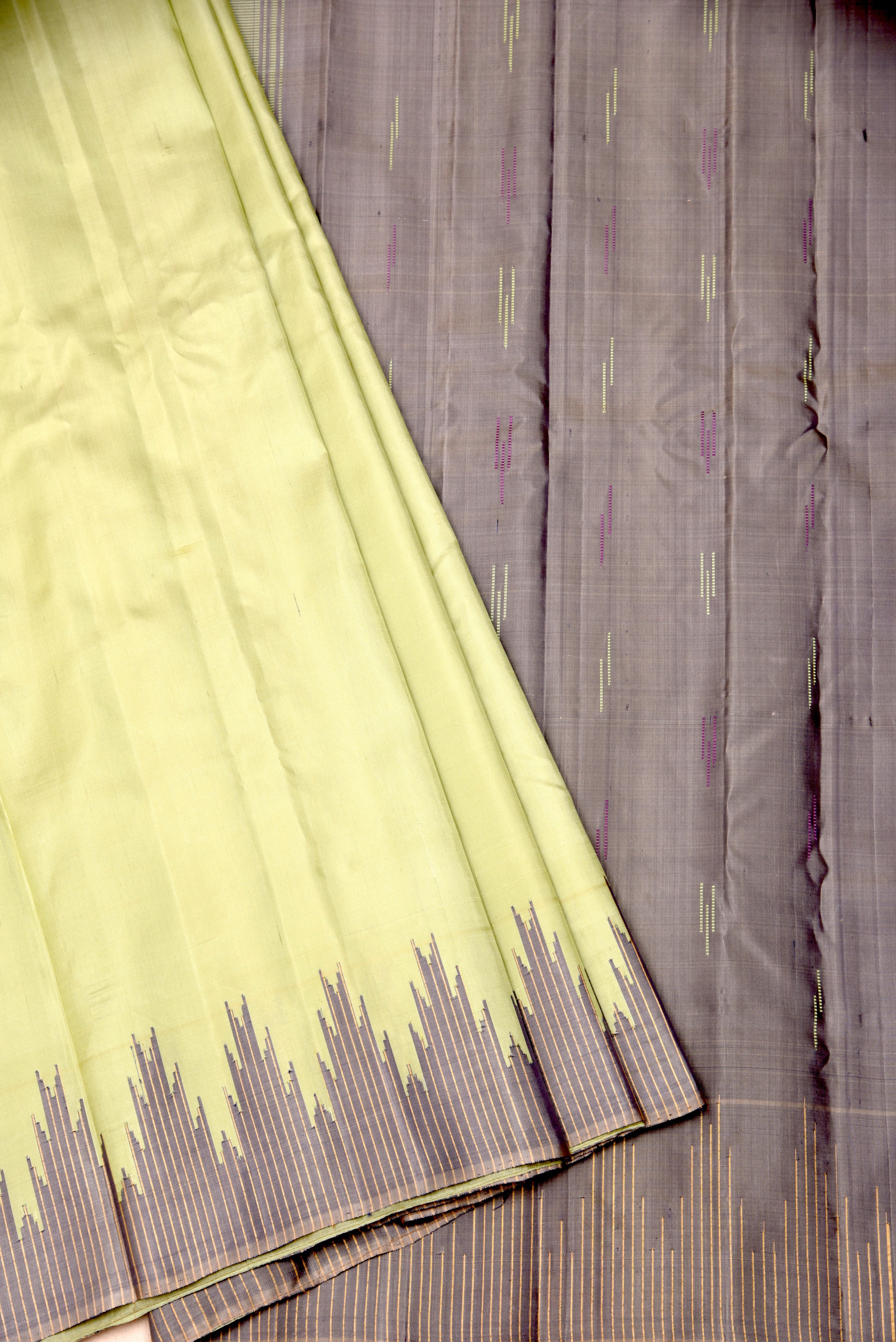 Kuttu Gadwal Pure Silk Handloom Saree