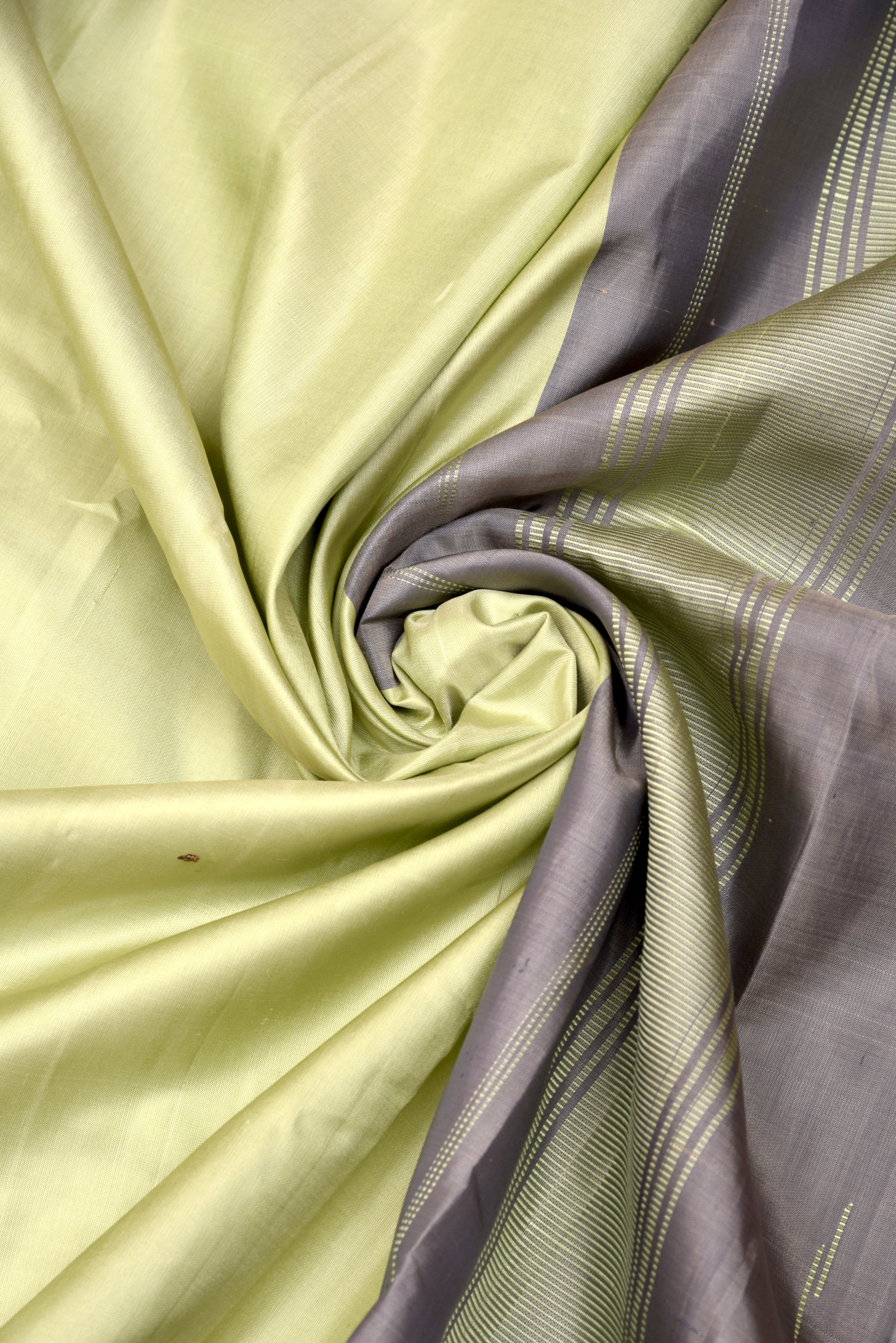 Kuttu Gadwal Pure Silk Handloom Saree