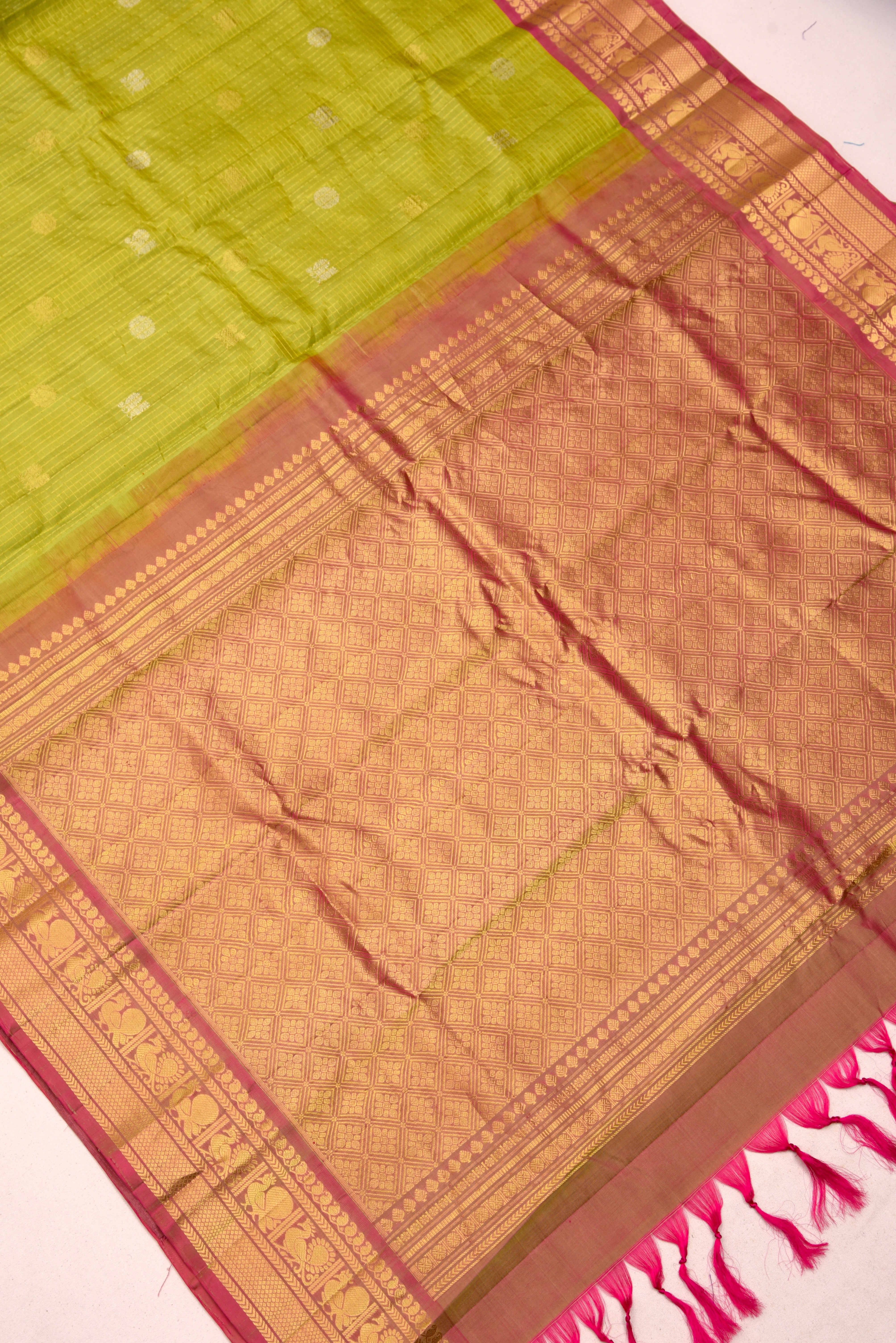 Kuttu Gadwal Pure Silk Handloom Saree