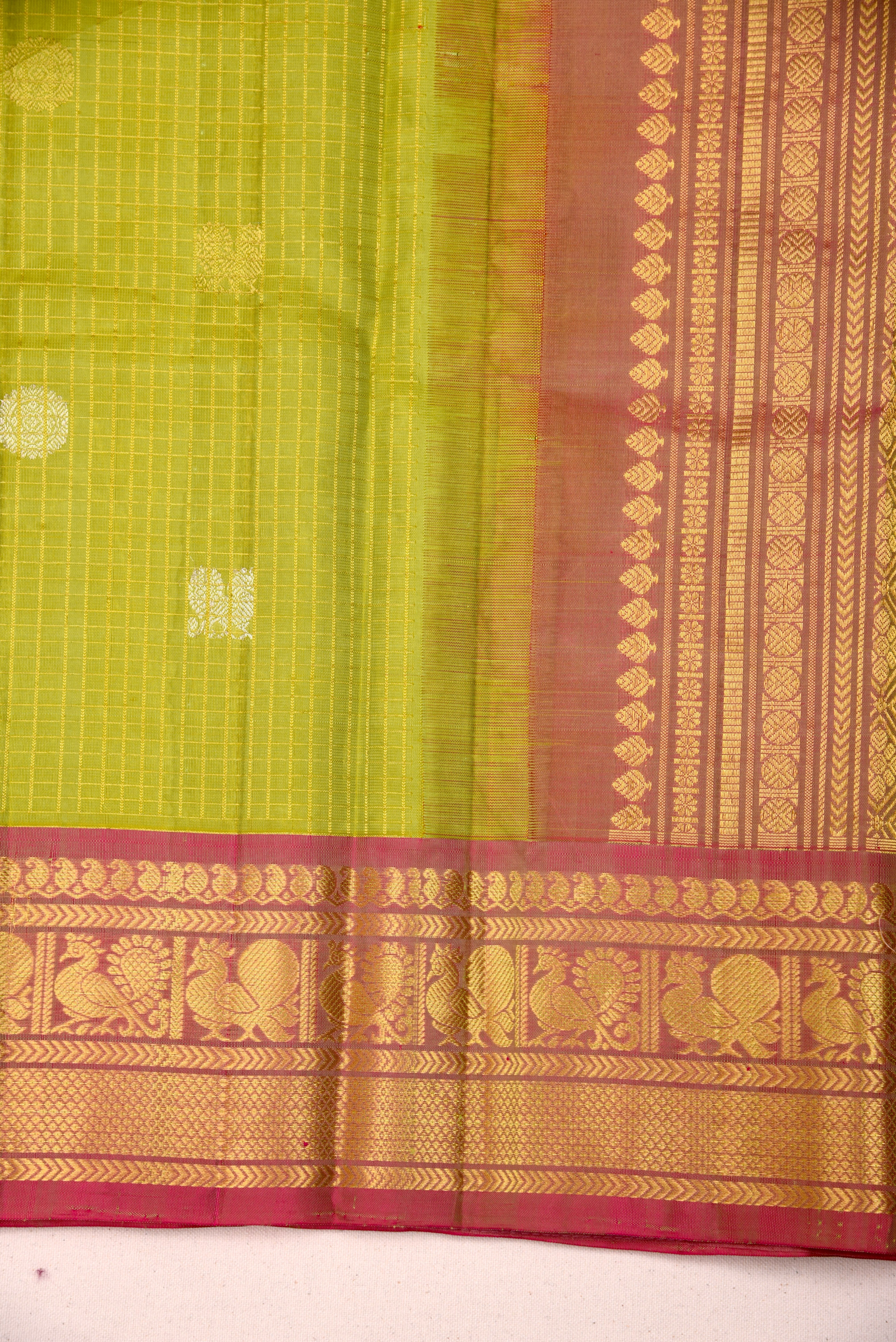 Kuttu Gadwal Pure Silk Handloom Saree