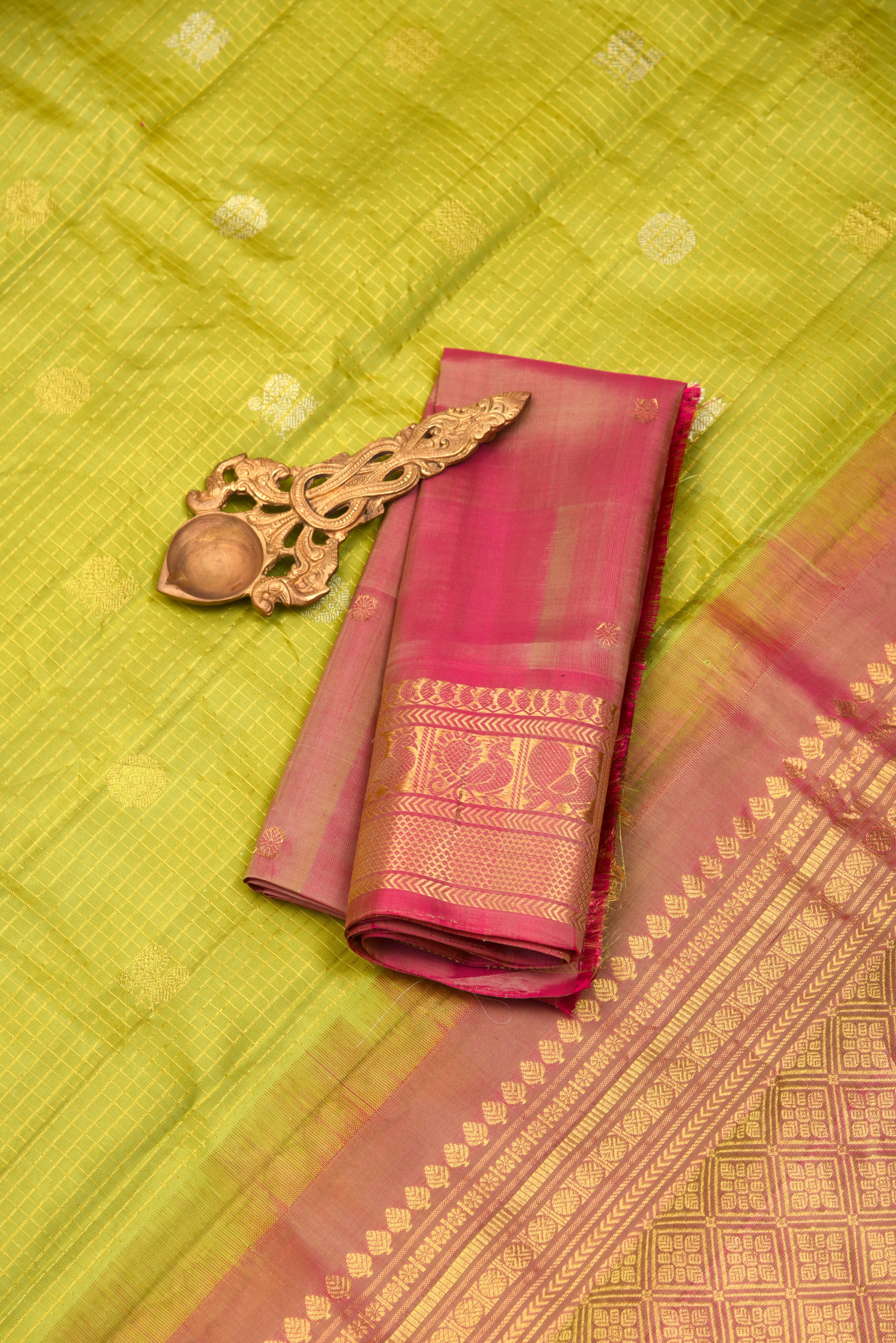 Kuttu Gadwal Pure Silk Handloom Saree