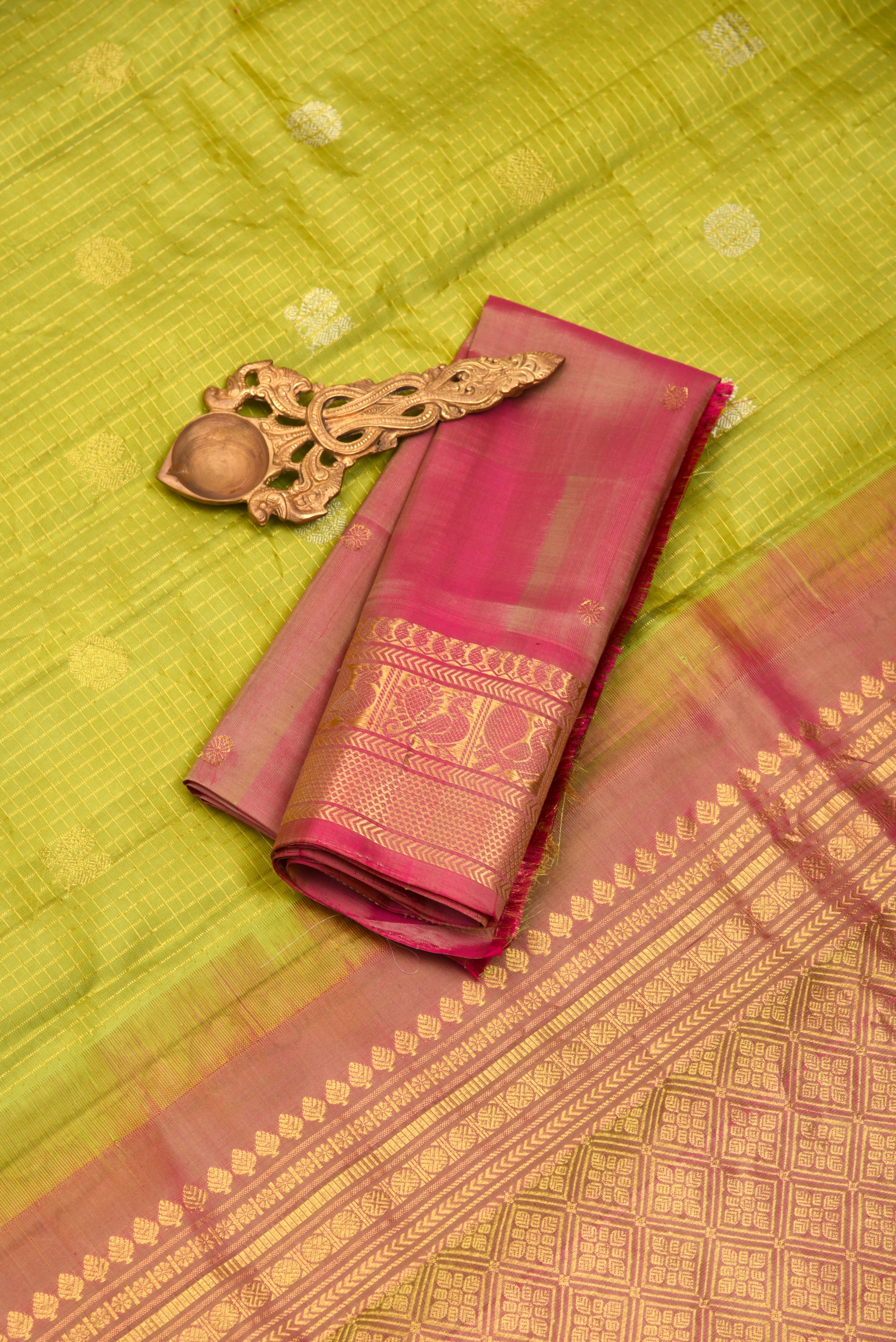 Kuttu Gadwal Pure Silk Handloom Saree