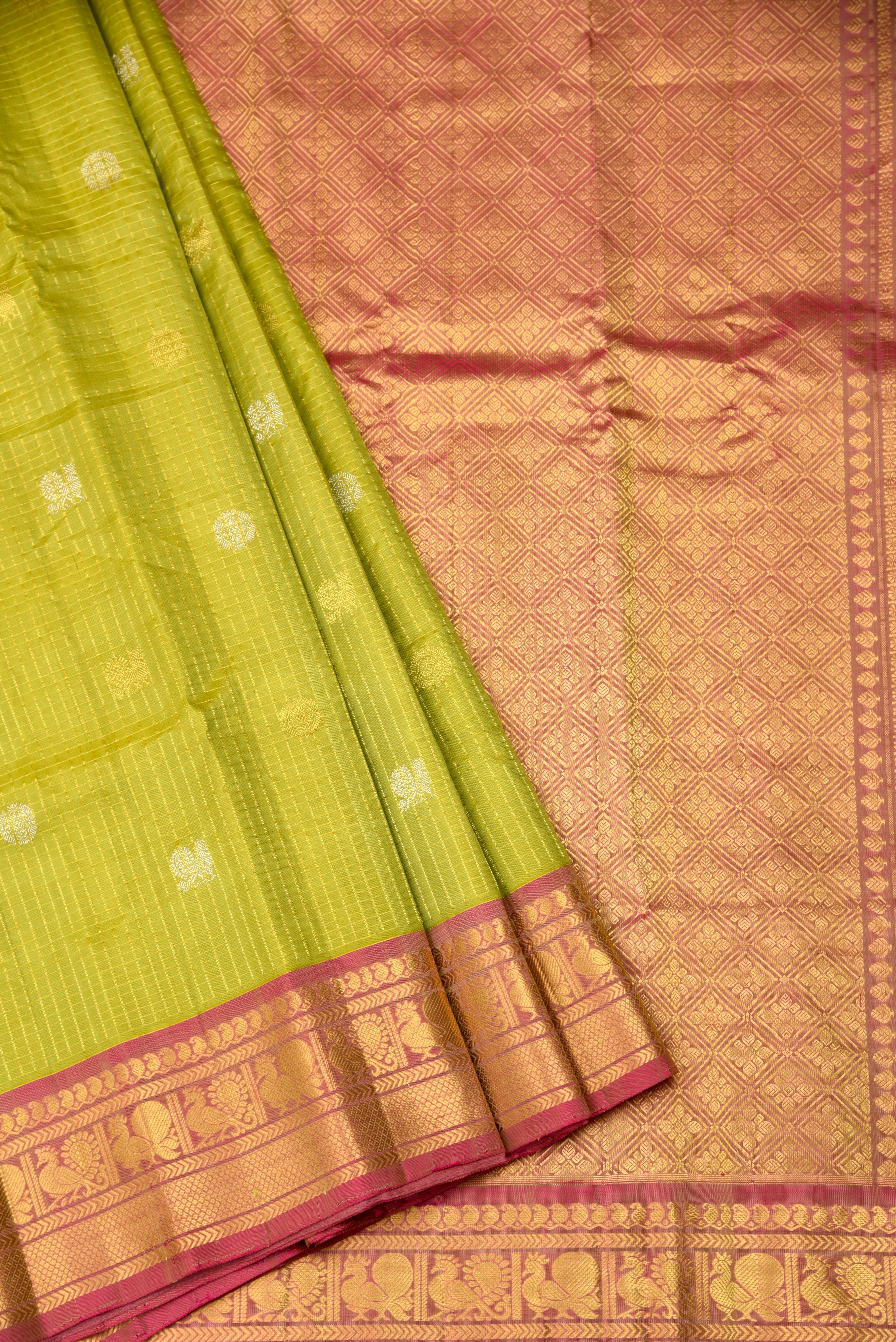 Kuttu Gadwal Pure Silk Handloom Saree