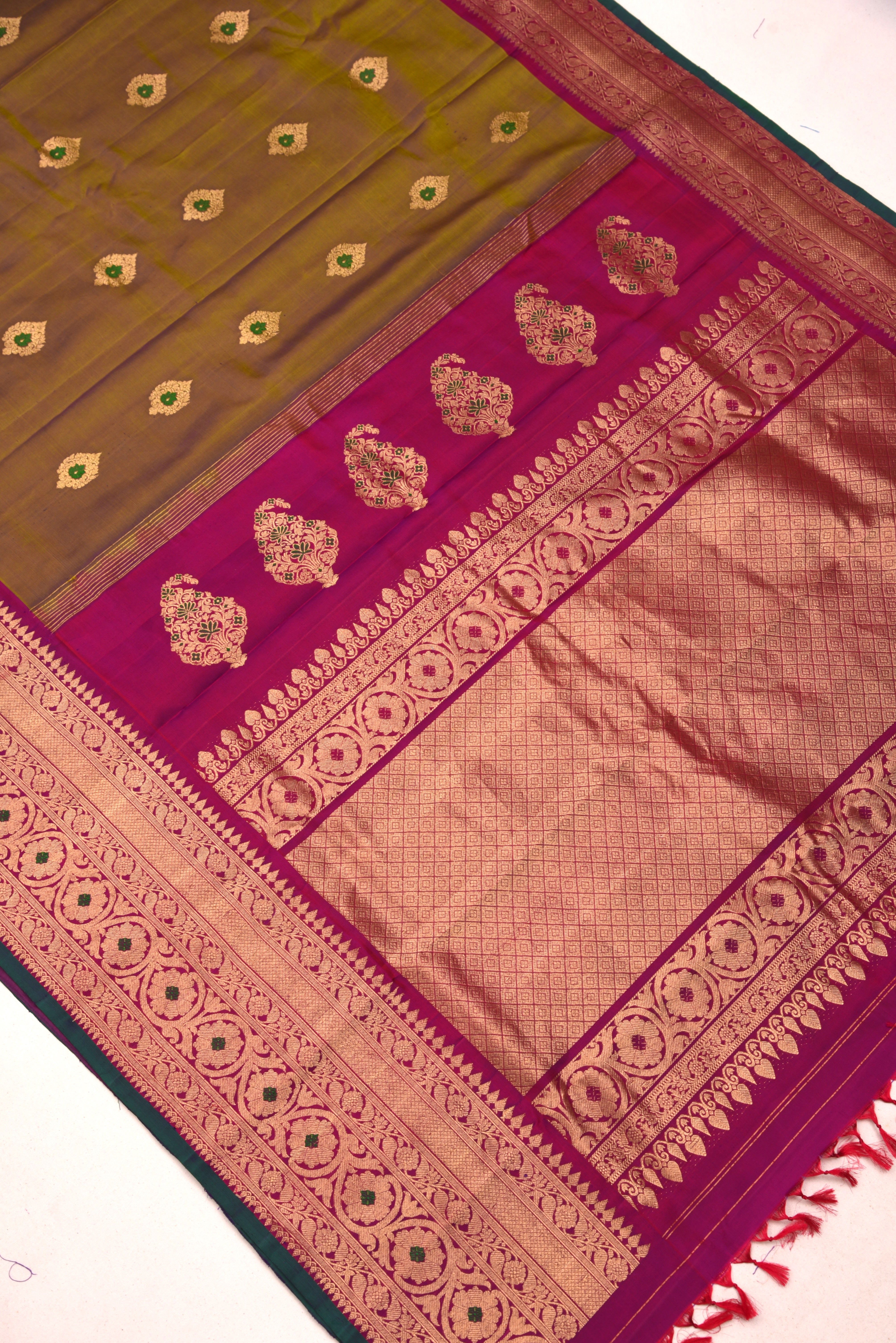 Kuttu Gadwal Pure Silk Handloom Saree