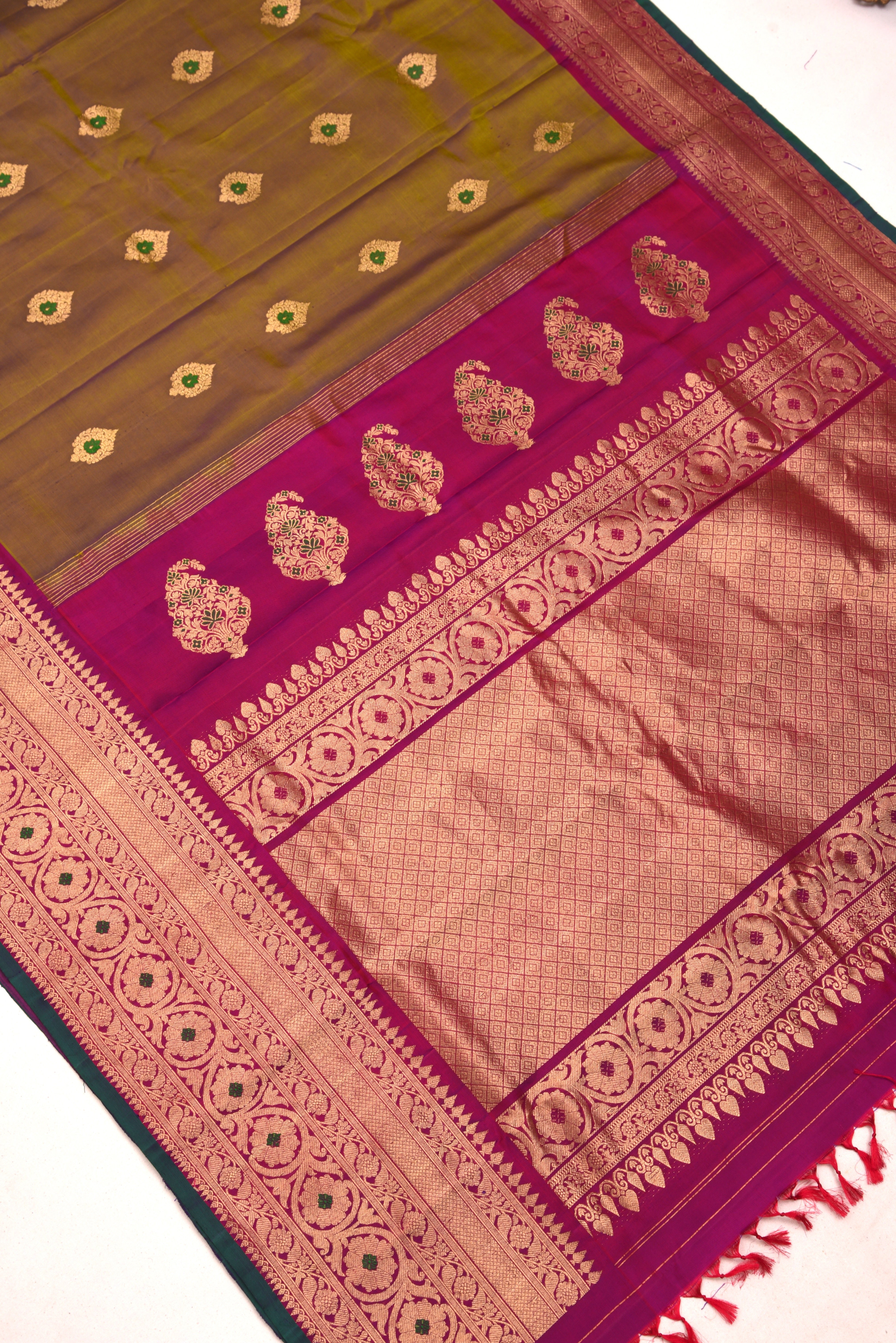 Kuttu Gadwal Pure Silk Handloom Saree