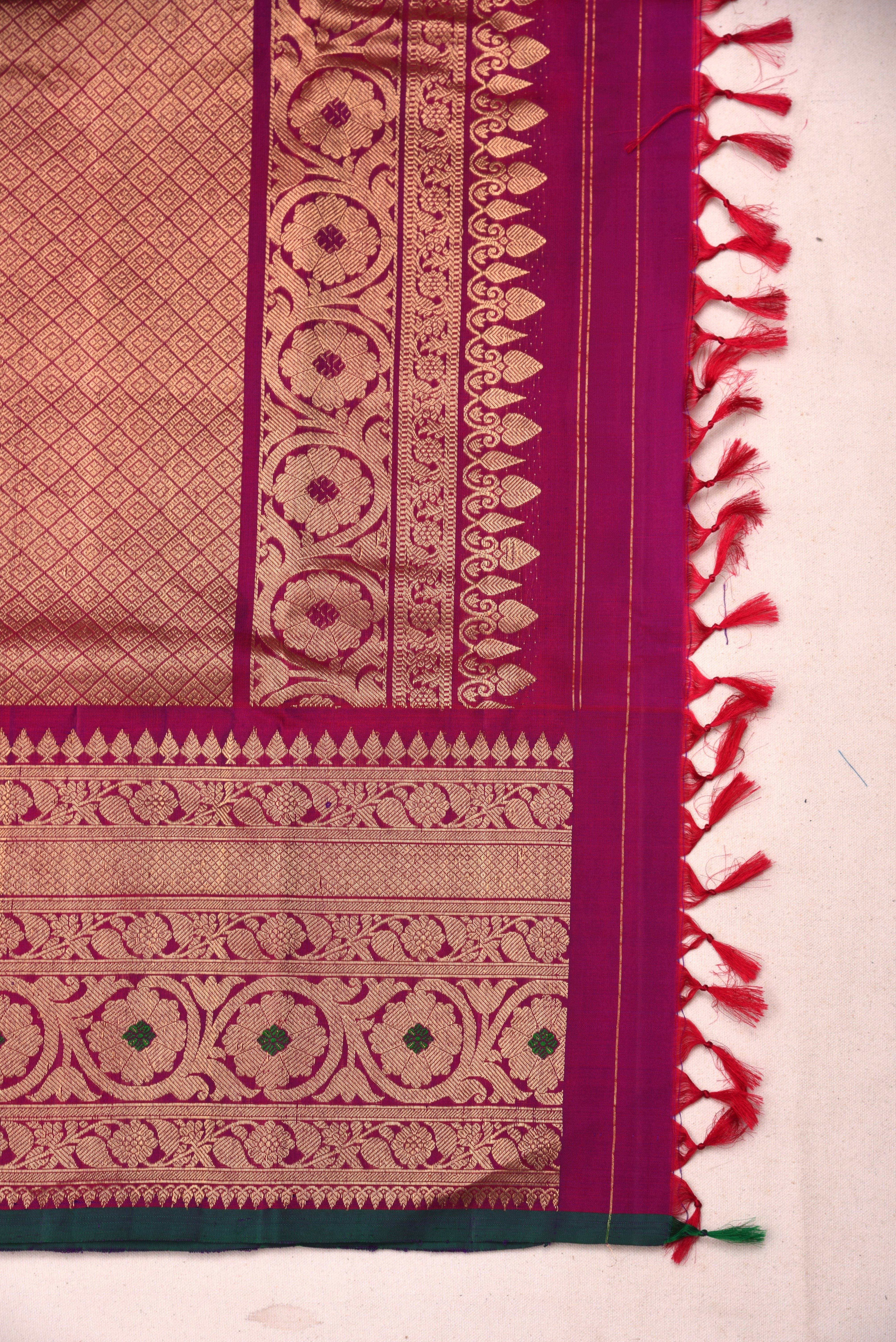 Kuttu Gadwal Pure Silk Handloom Saree