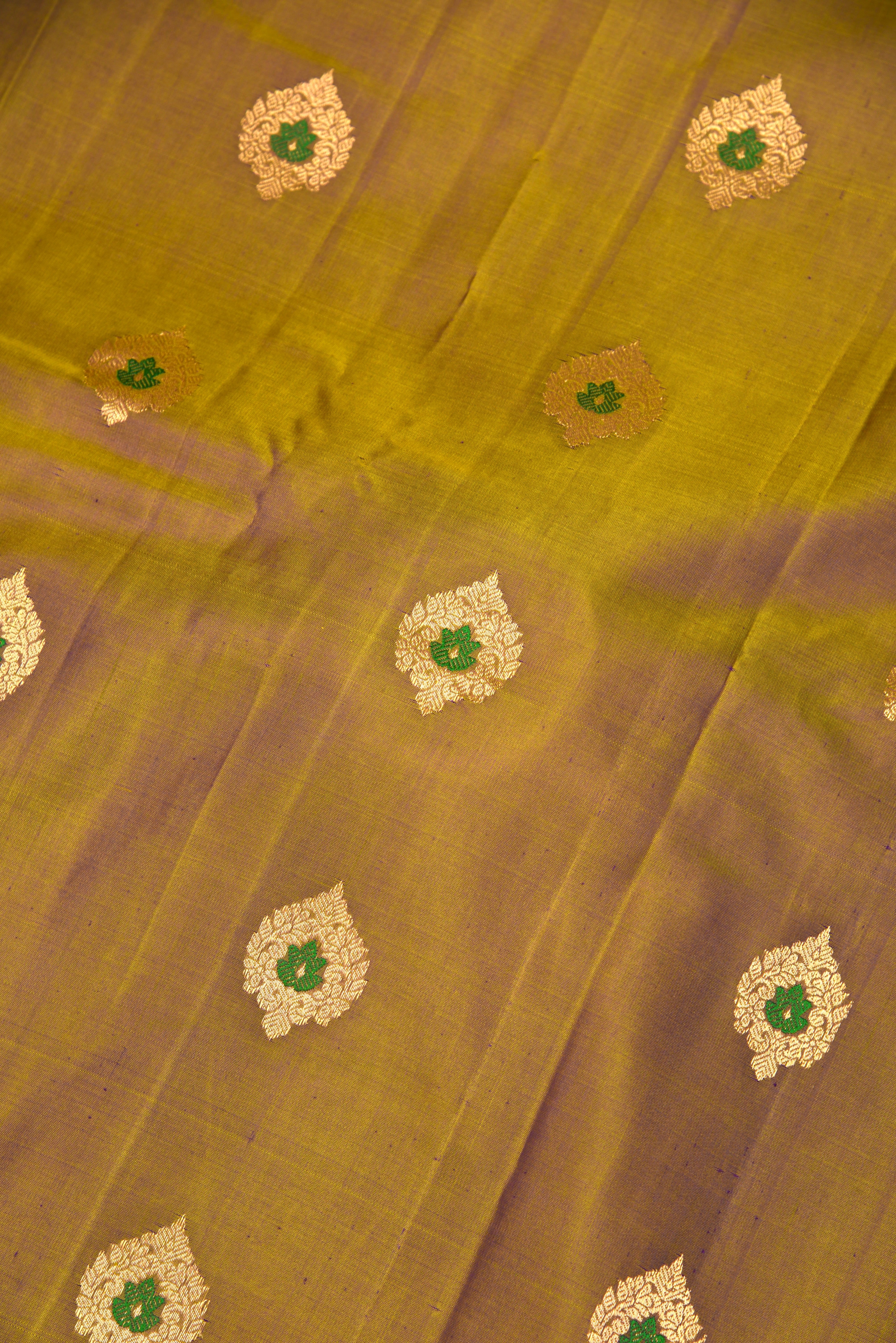 Kuttu Gadwal Pure Silk Handloom Saree