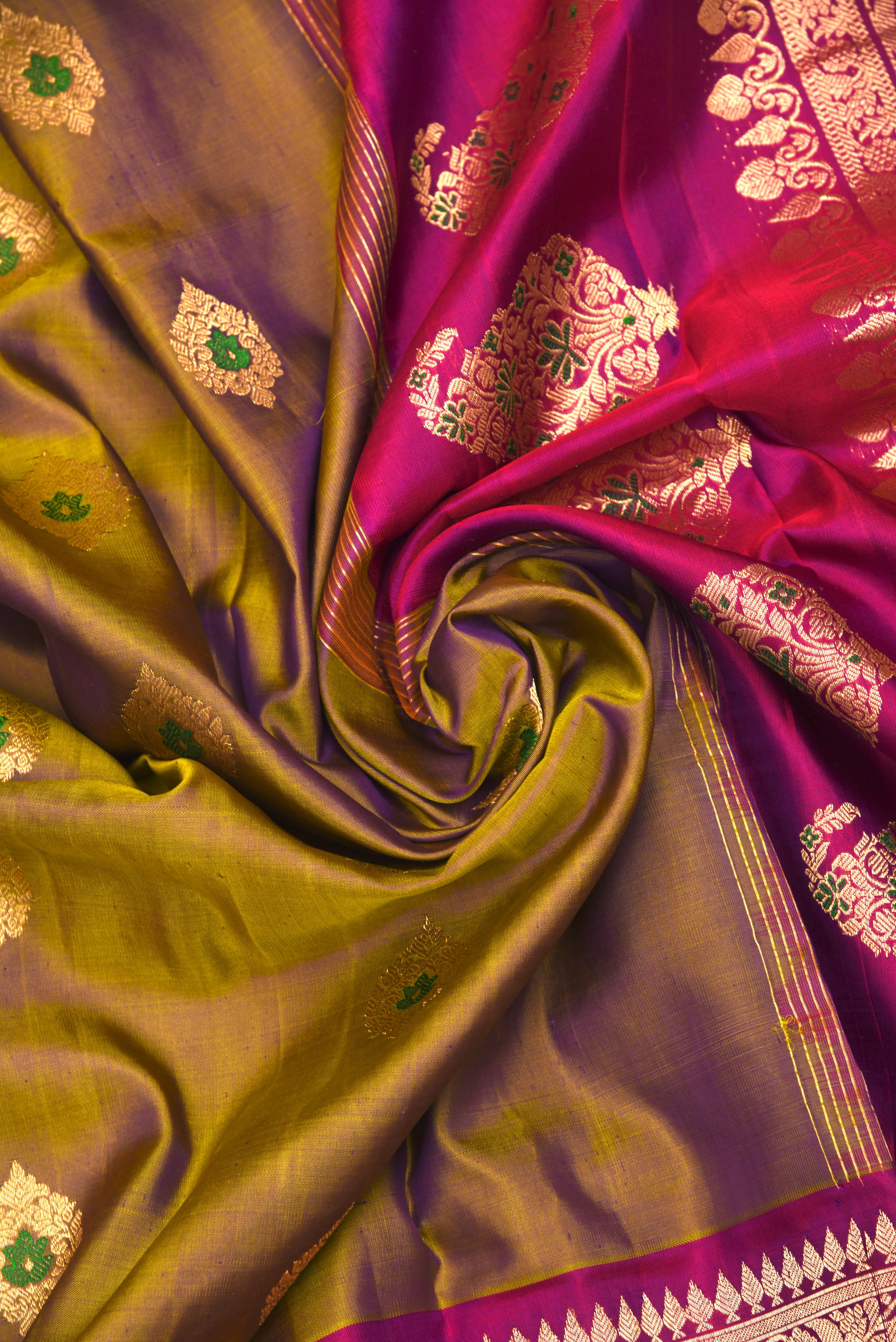 Kuttu Gadwal Pure Silk Handloom Saree