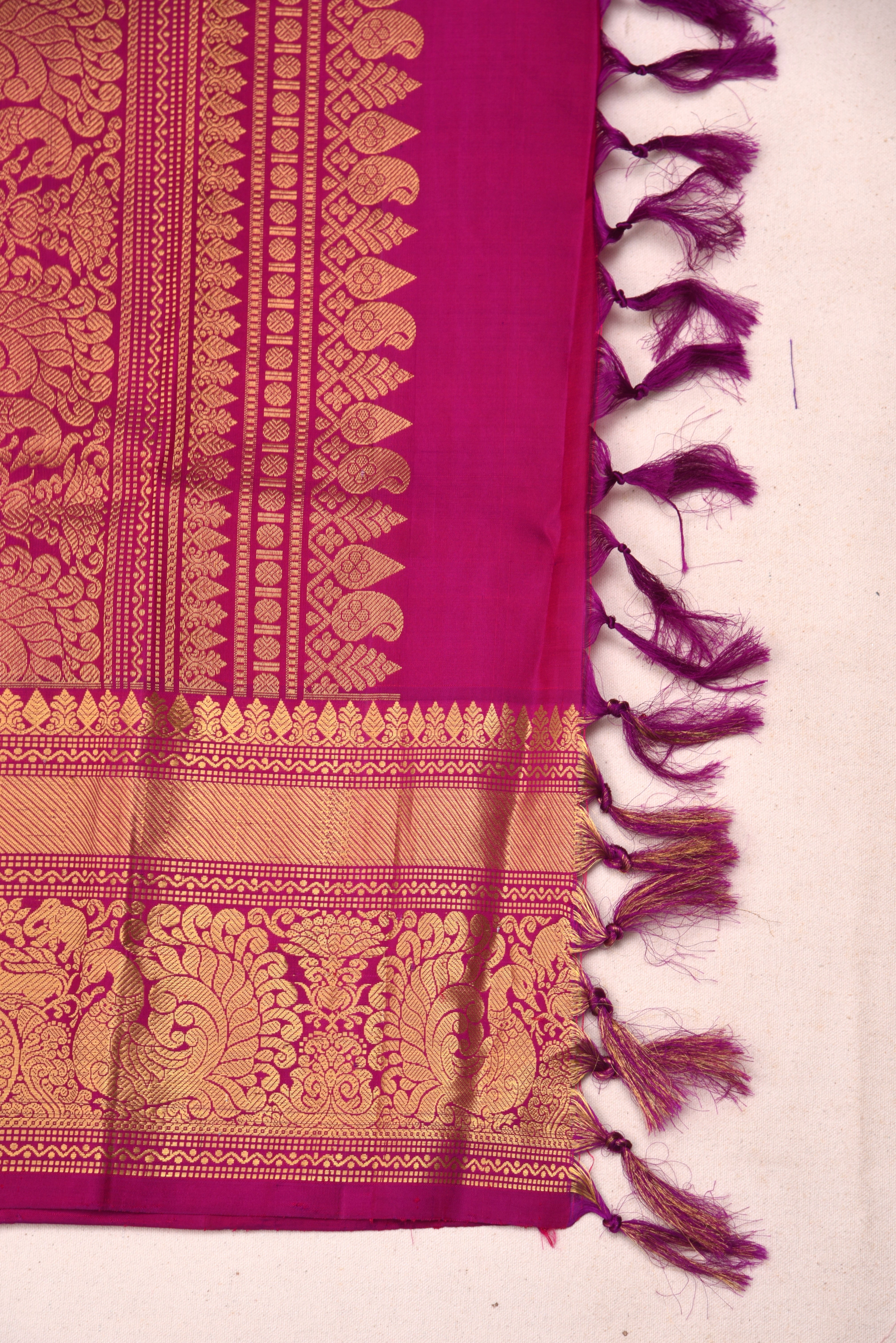 Kuttu Gadwal Pure Silk Handloom Saree