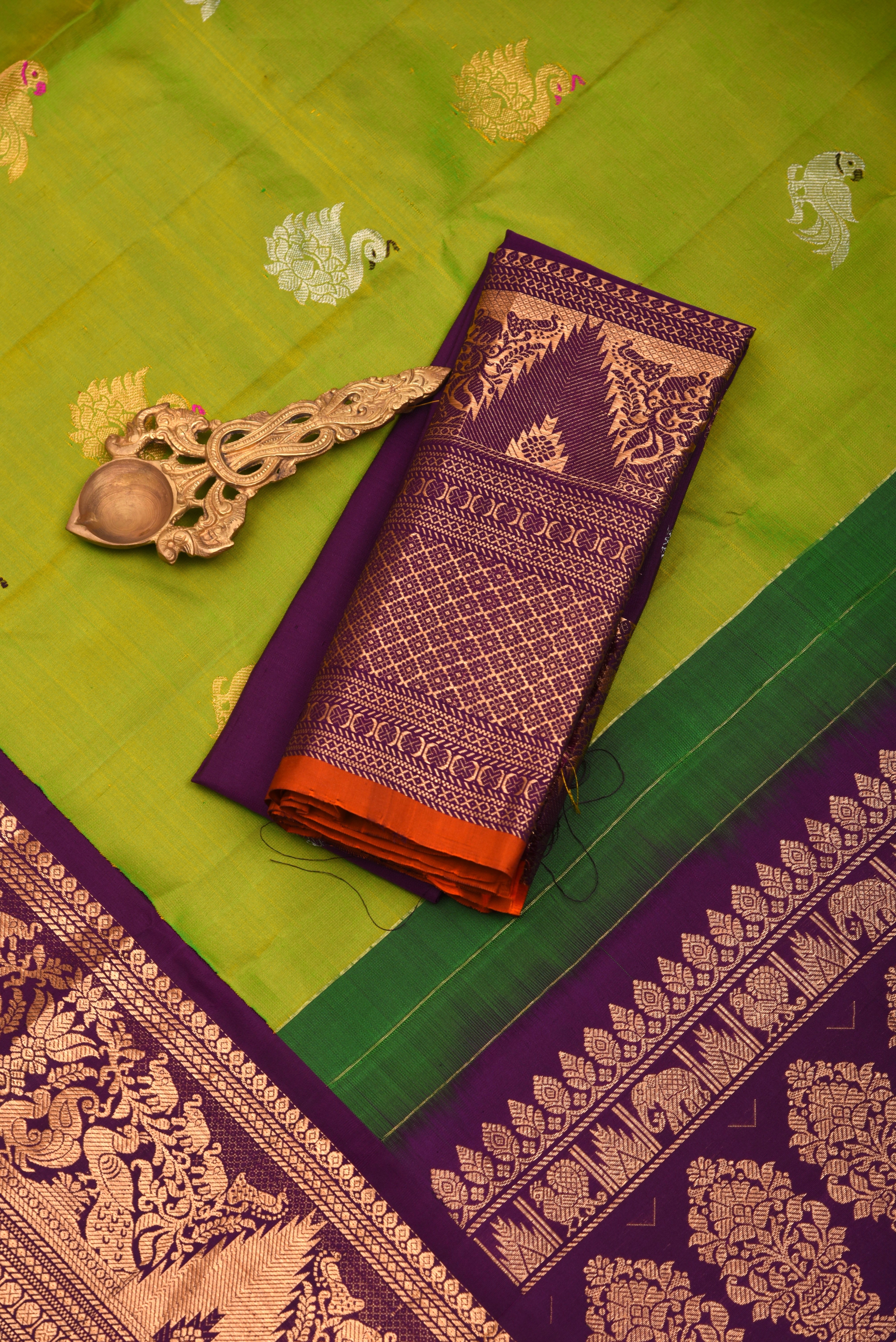 Kuttu Gadwal Pure Silk Handloom Saree