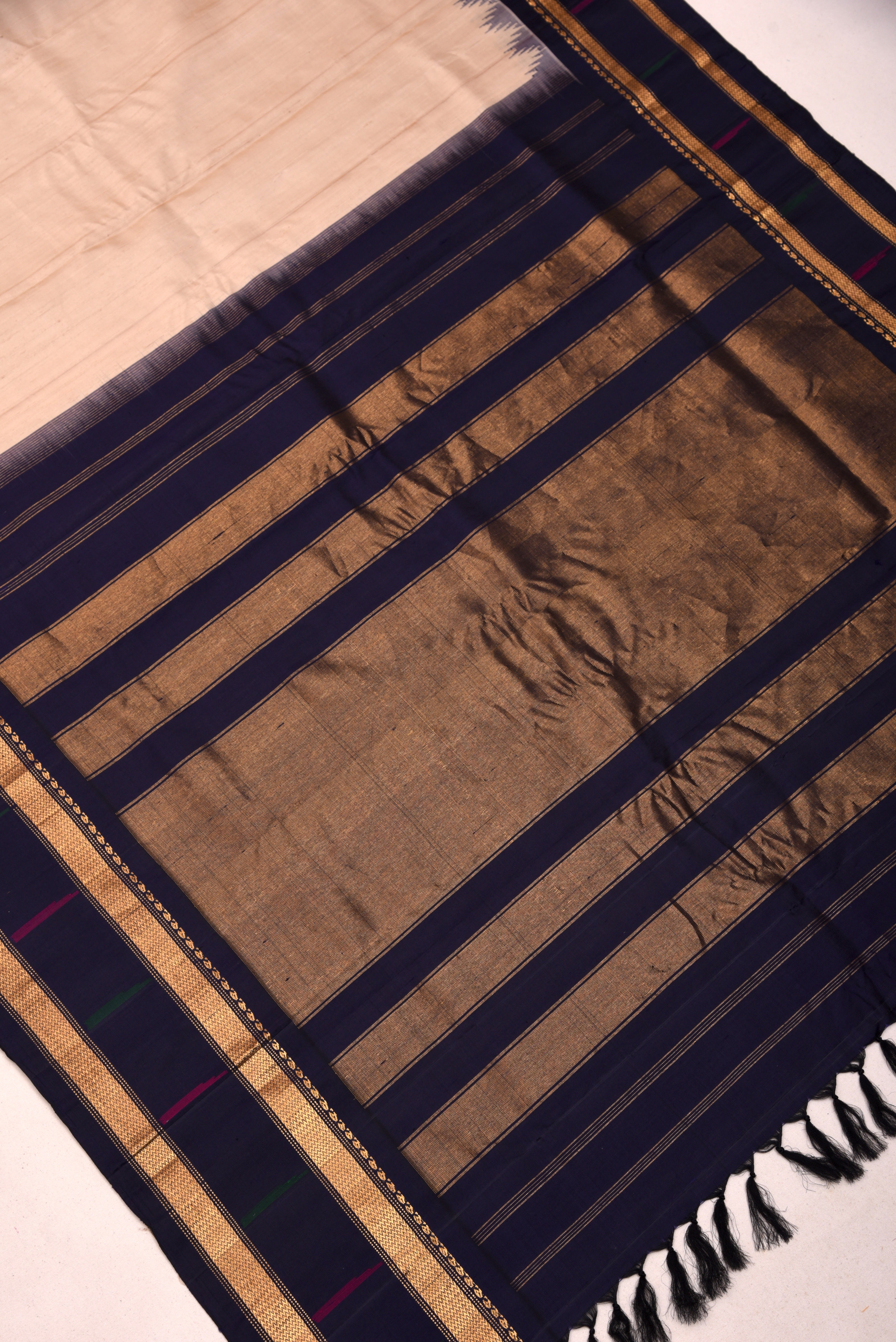 Kuttu Gadwal Silk Handloom Saree